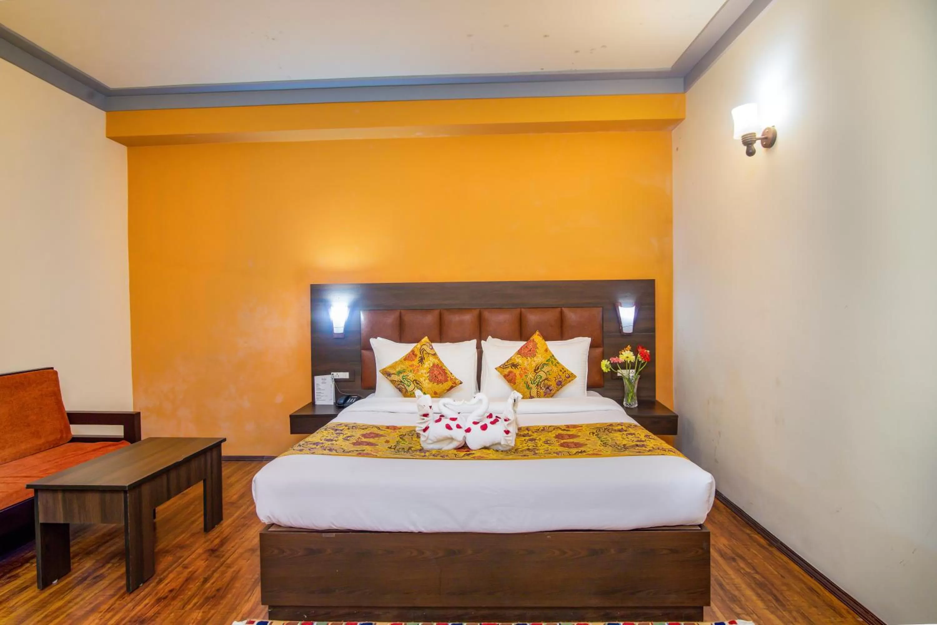 Bed in Muscatel Grand Silkroute - 300 Mts from MG Marg