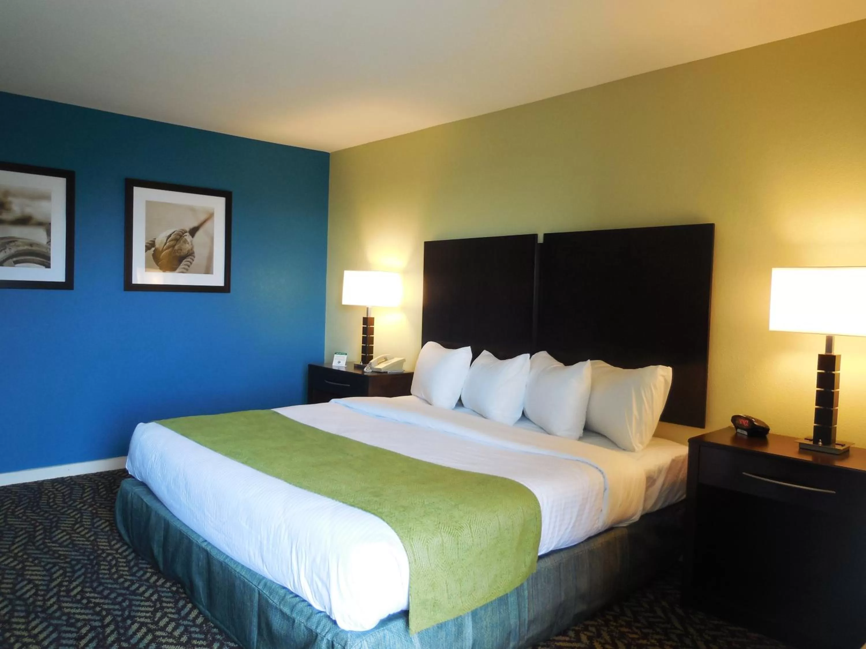 Bedroom, Bed in Anchor Inn