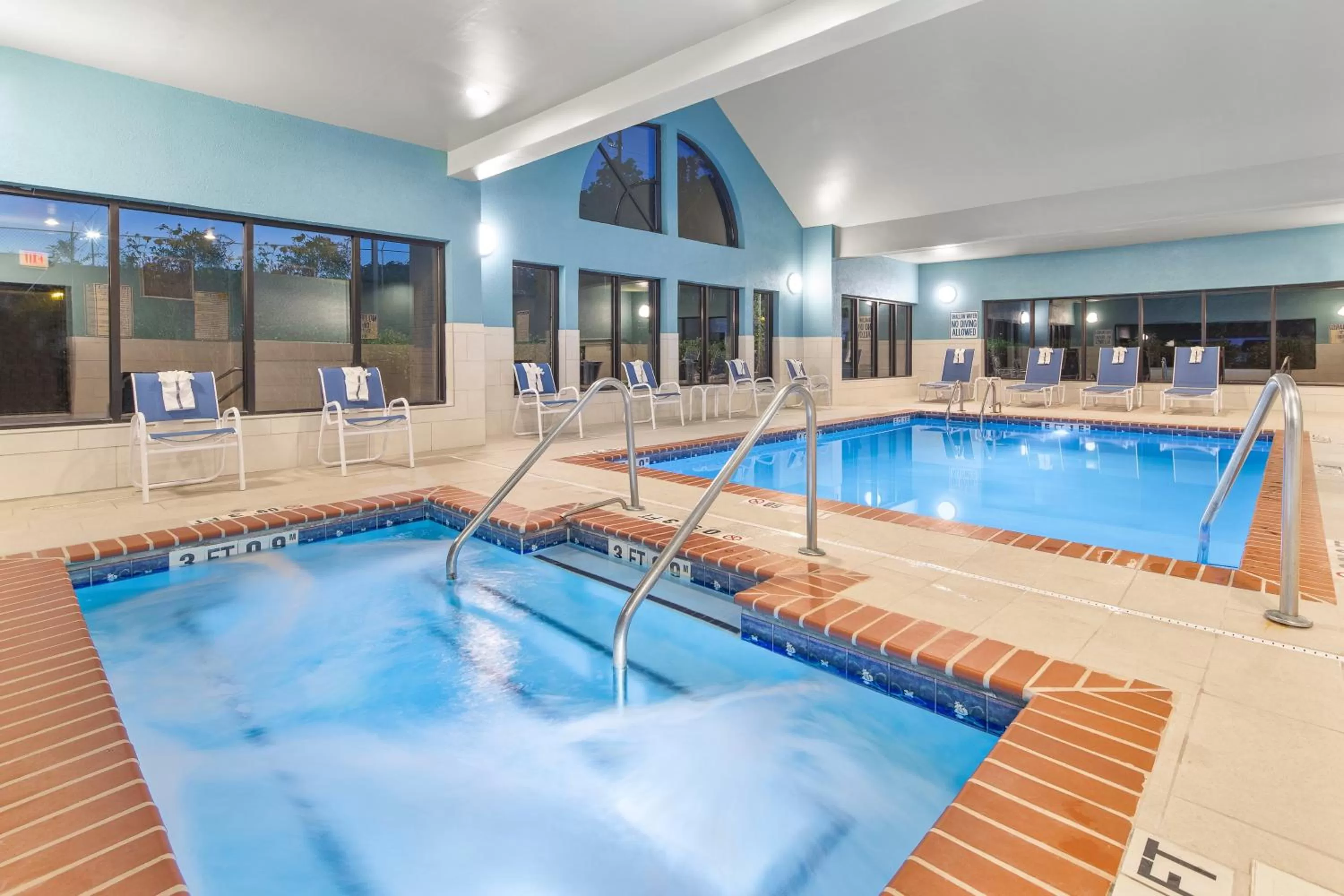 Swimming pool in Holiday Inn Express Hotels & Suites Greenville-Spartanburg/Duncan by IHG