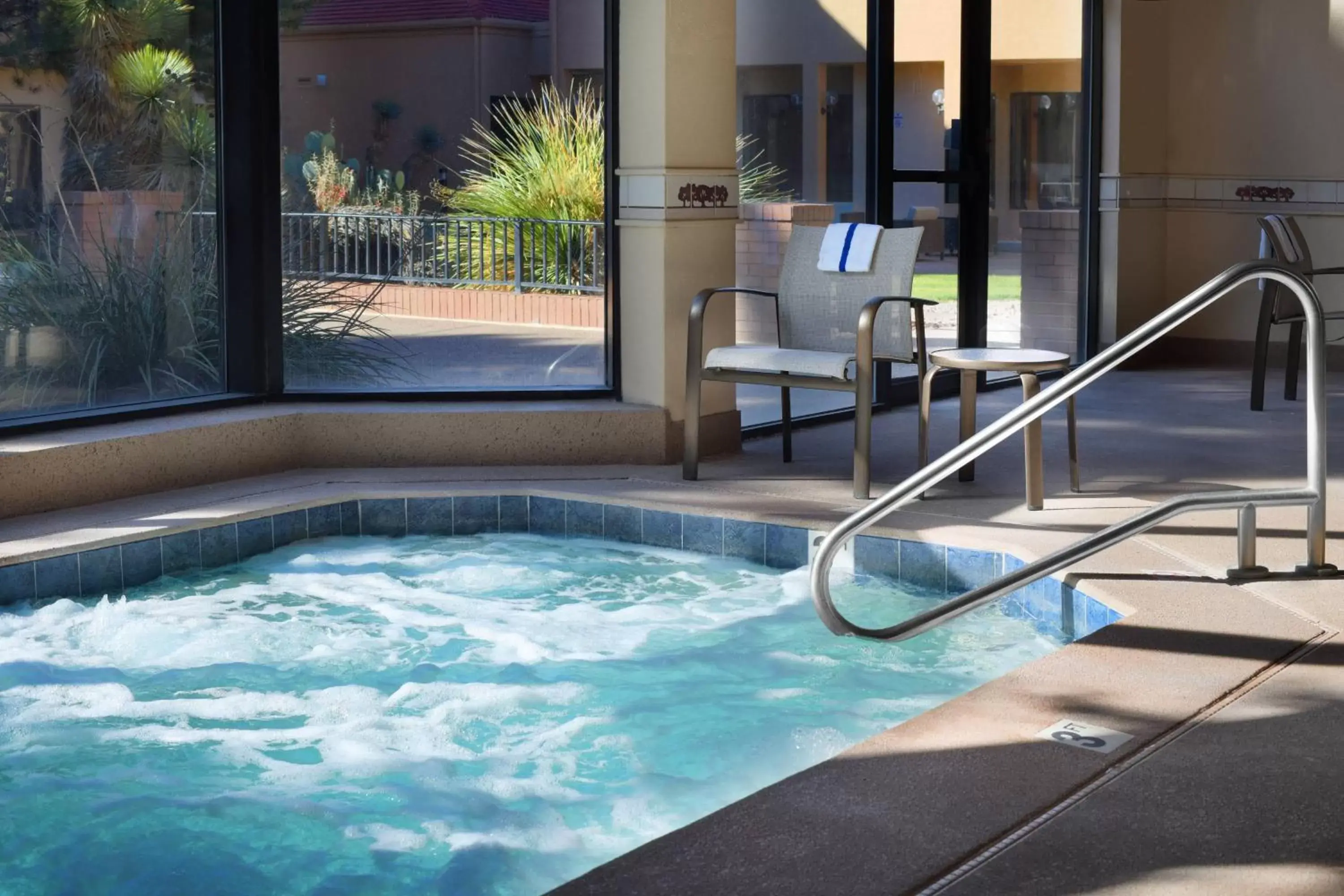 Swimming Pool in Courtyard by Marriott Albuquerque Airport