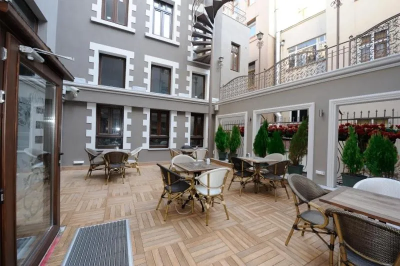 Restaurant/places to eat in Collage Pera Hotel