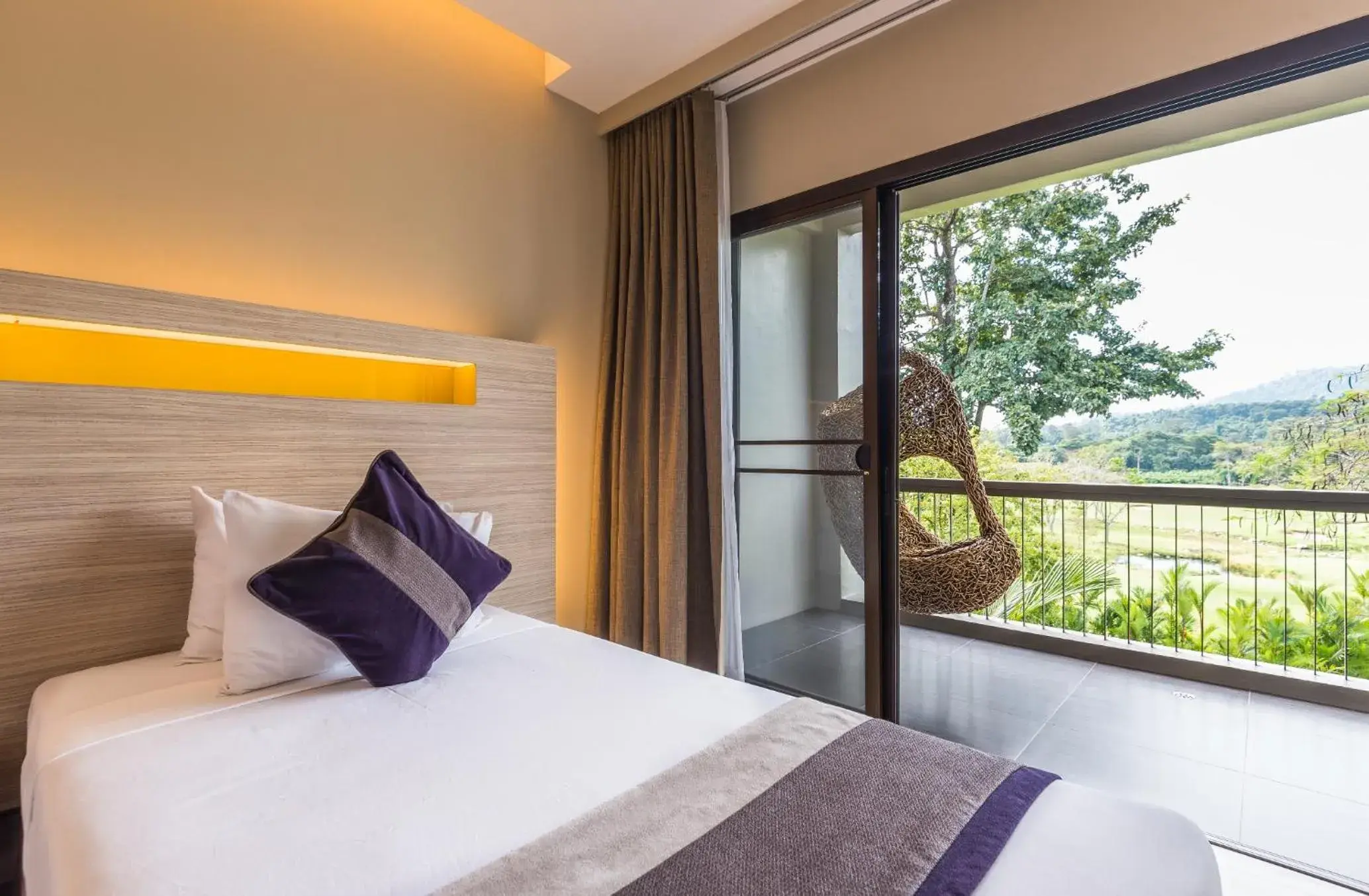 Balcony/Terrace, Bed in Chatrium Golf Resort Soi Dao Chanthaburi