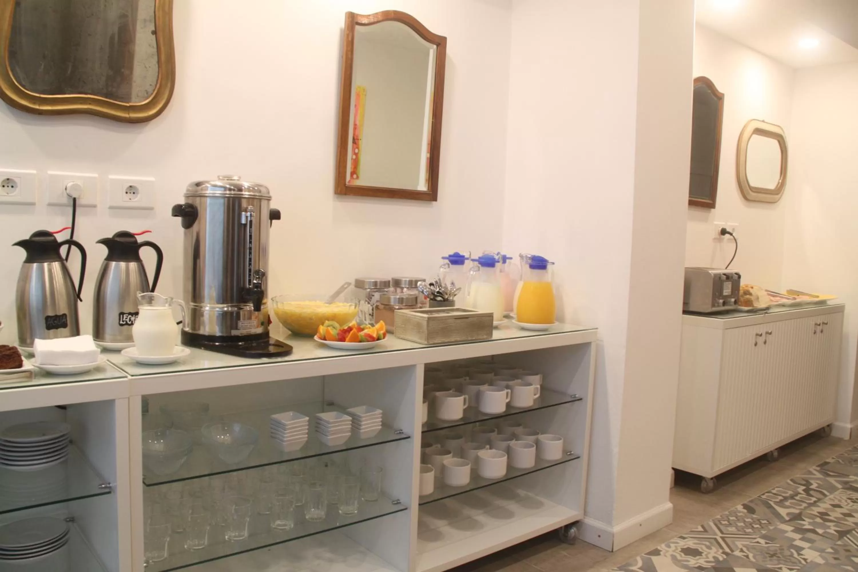 Coffee/tea facilities in Hotel Milano