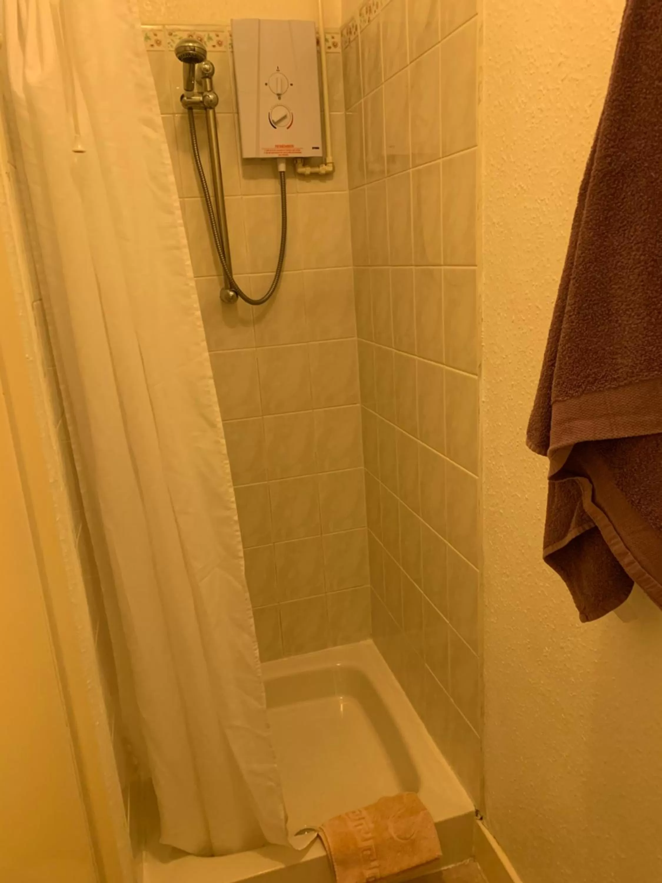 Bathroom in Alondra Hotel