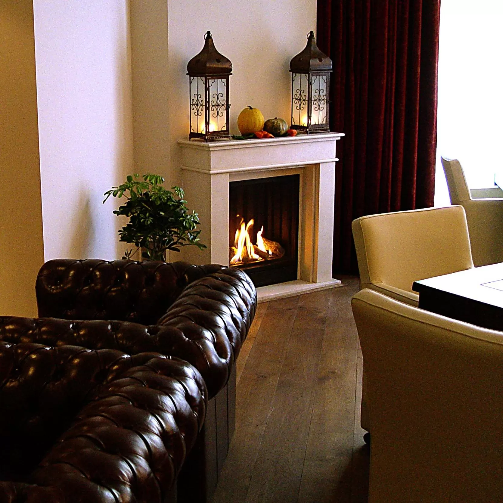 Library in Hotel Huys van Heusden