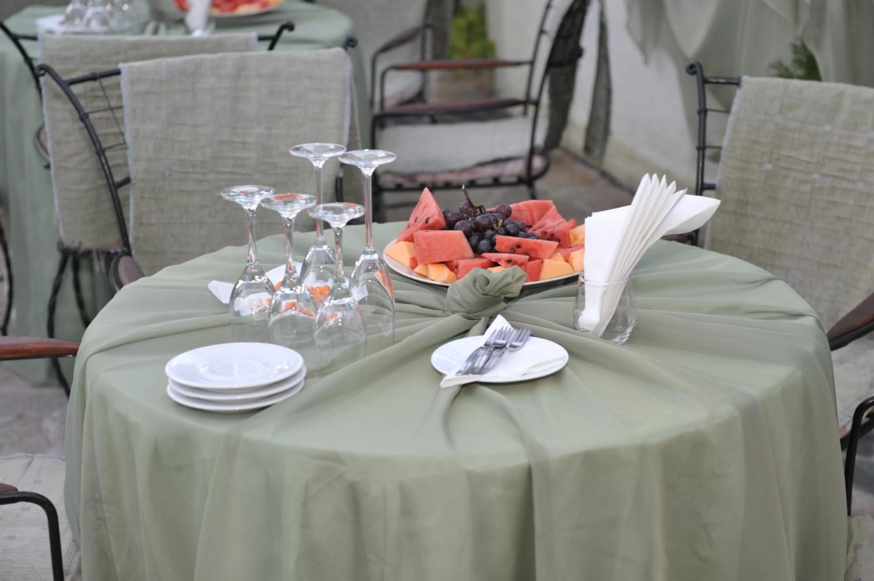 Restaurant/places to eat in Boryana Hotel