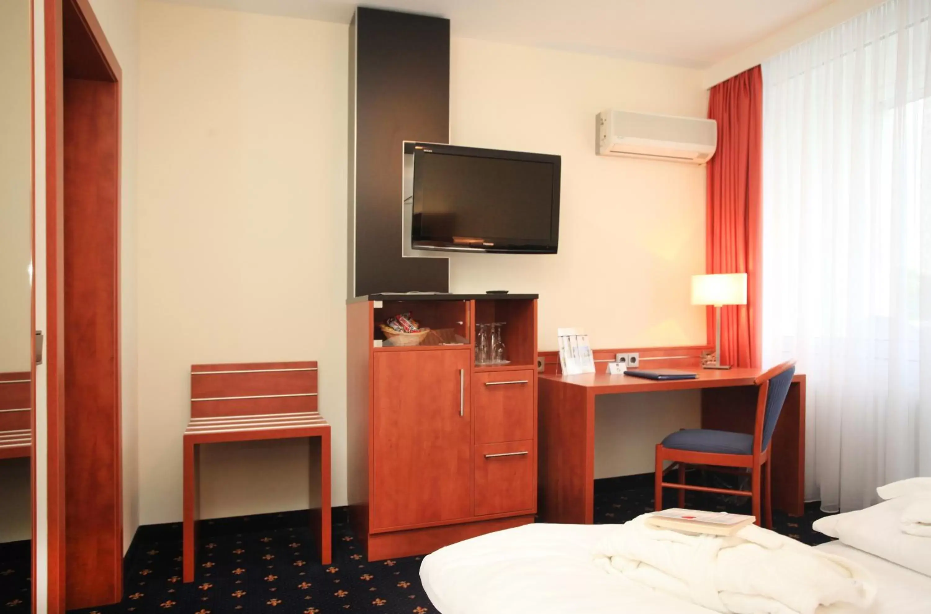 Day, TV/Entertainment Center in Best Western Plus Hotel Steinsgarten