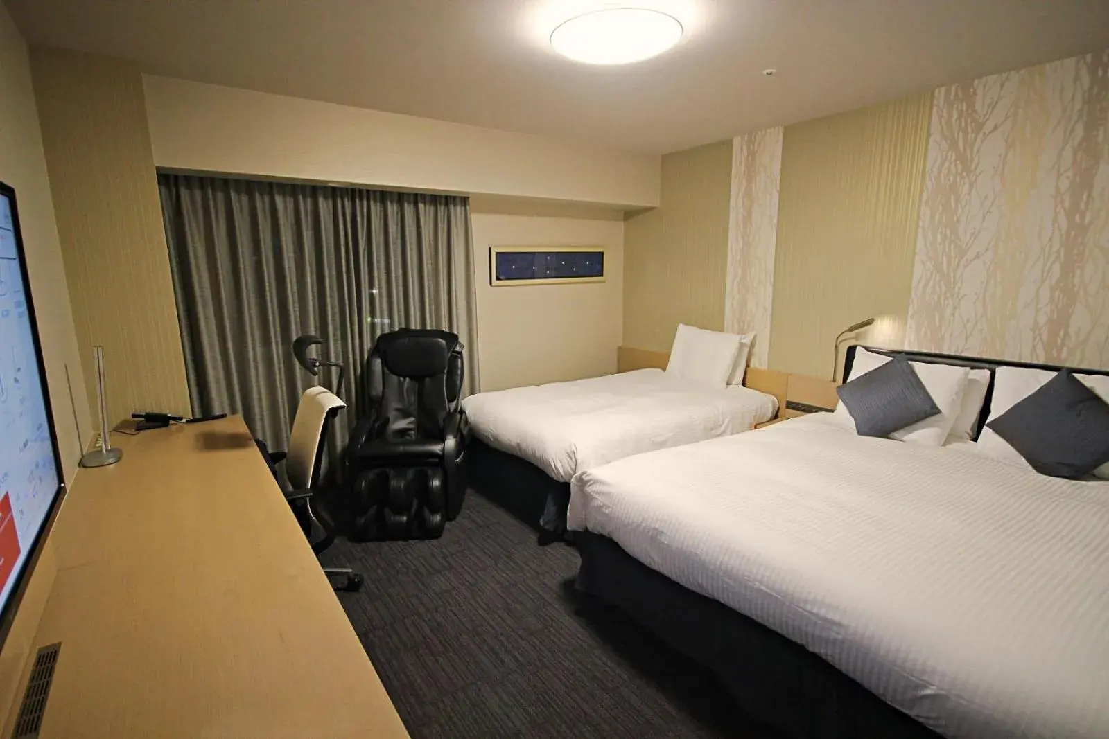 View (from property/room), Bed in Richmond Hotel Premier Musashikosugi