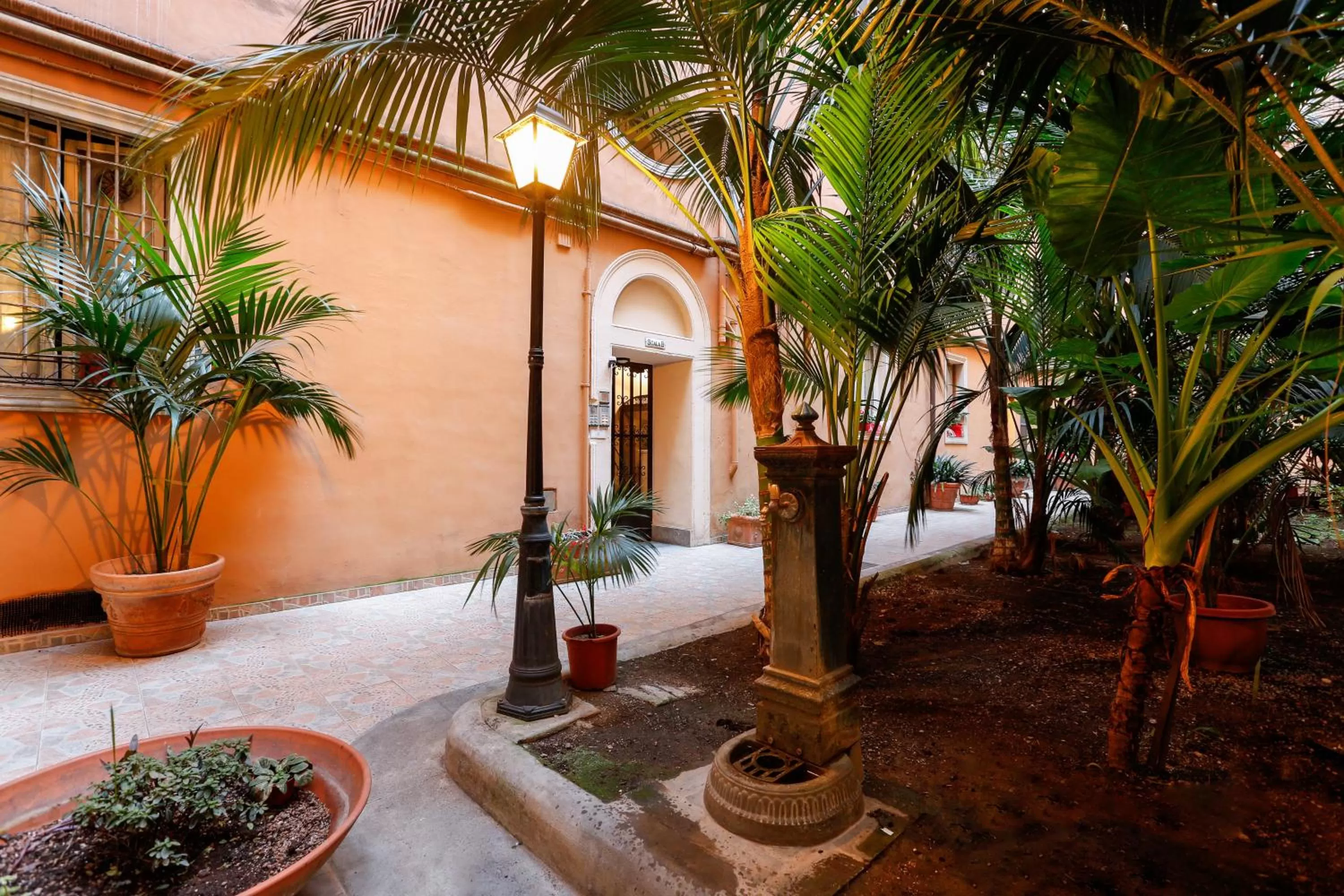 Patio in Vanella Rome Domus