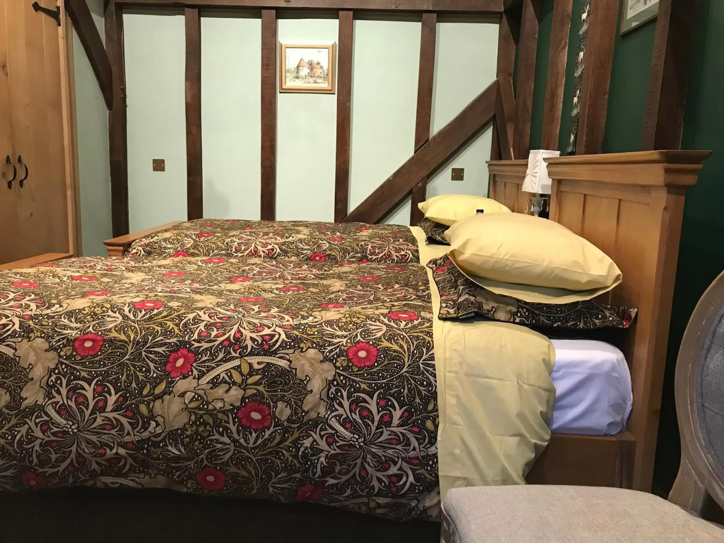 Bed in The Chequers Inn