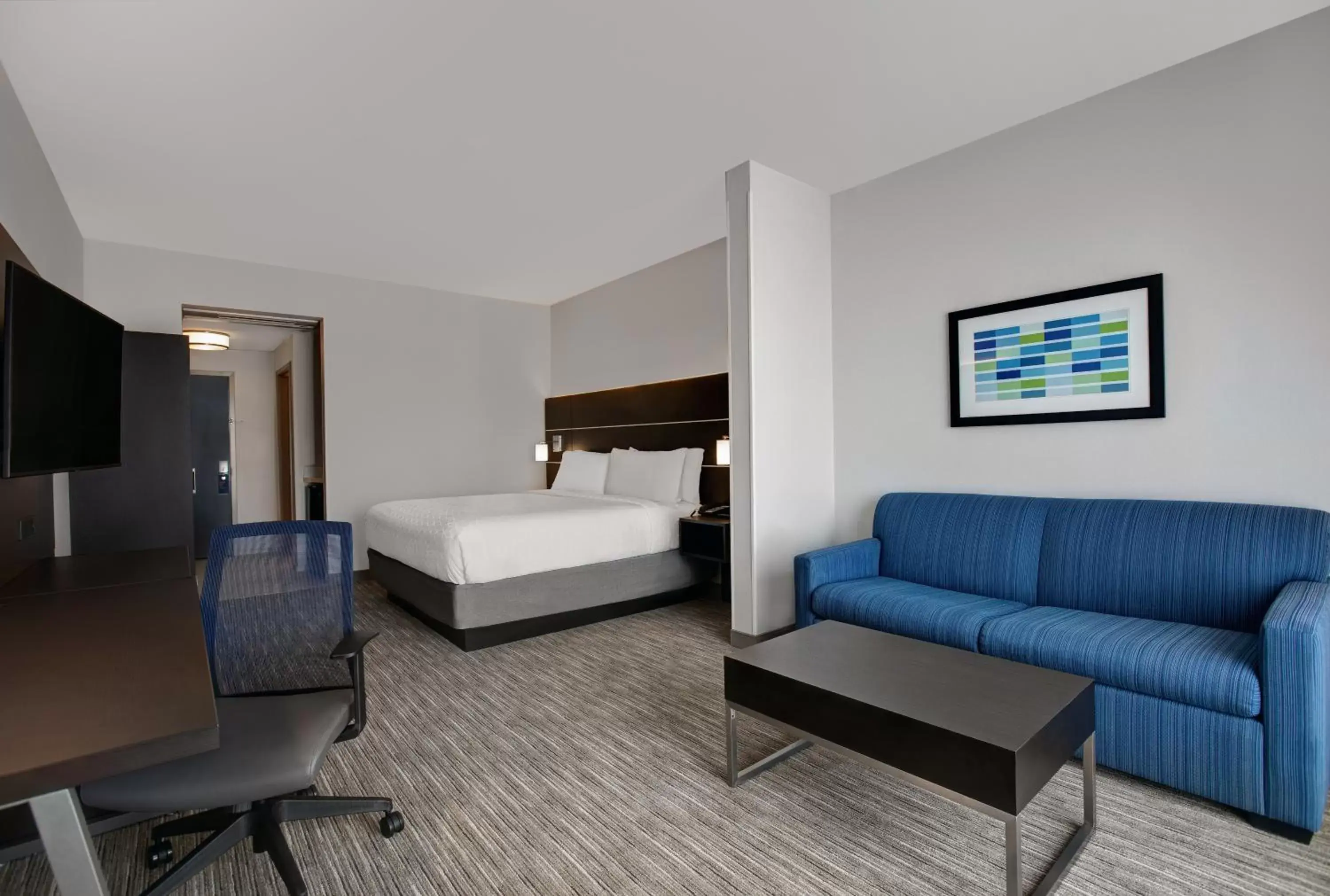 Bedroom in Holiday Inn Express & Suites - Milwaukee - Brookfield, an IHG Hotel