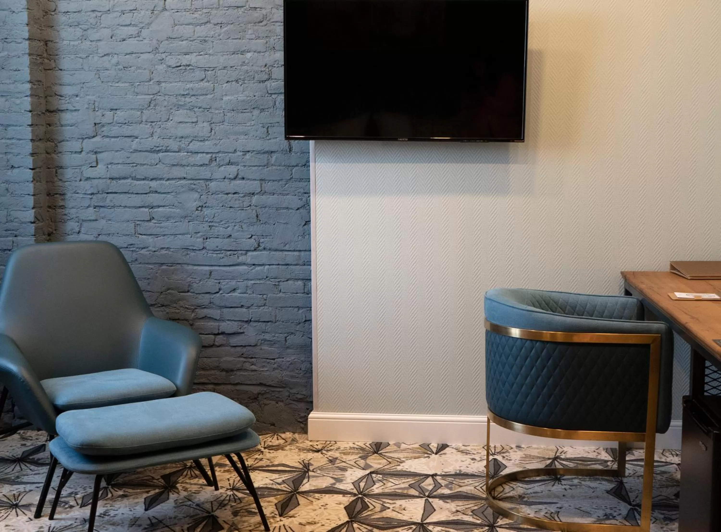 TV and multimedia in Grand Opera Hotel