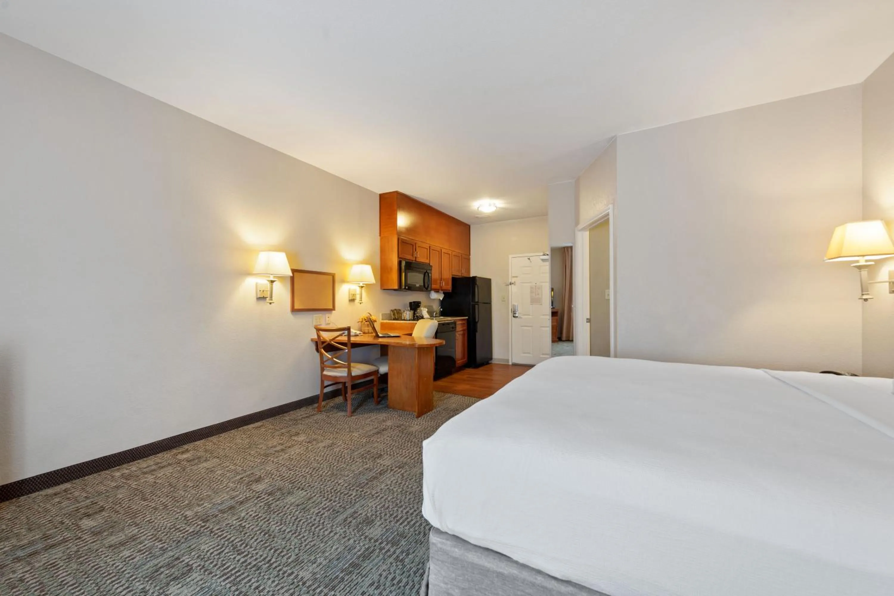 Bed in Extended Stay America Suites - Houston - IAH Airport