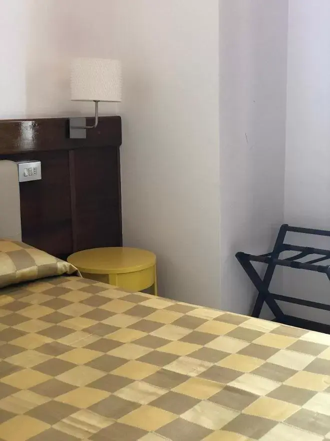 Single Room with Private Bathroom in B&B La Ruota Milano Single Room with Private Bathroom in B&B La Ruota Milano