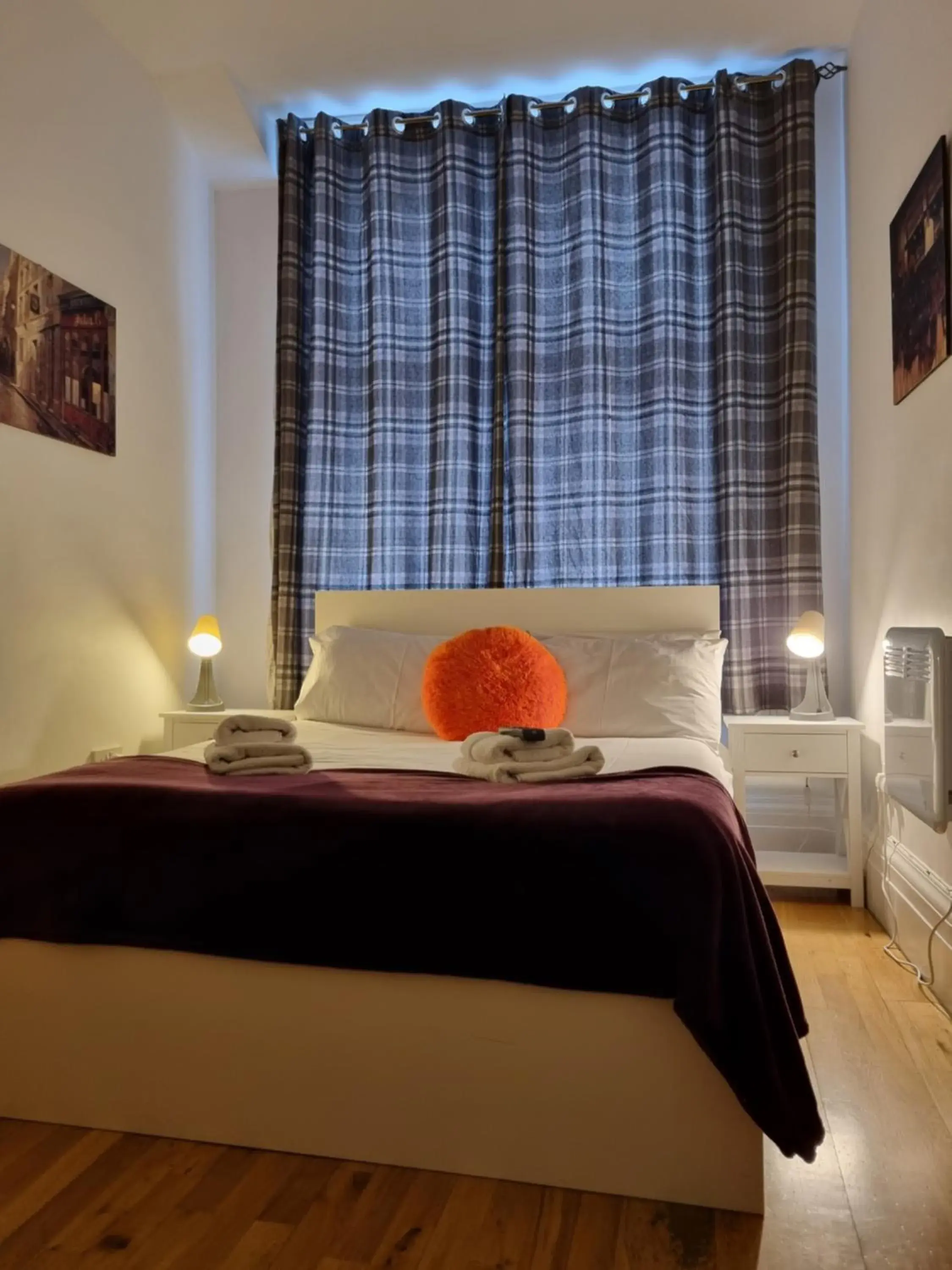 Property building, Bed in The Windmill Hotel Property building, Bed in The Windmill Hotel