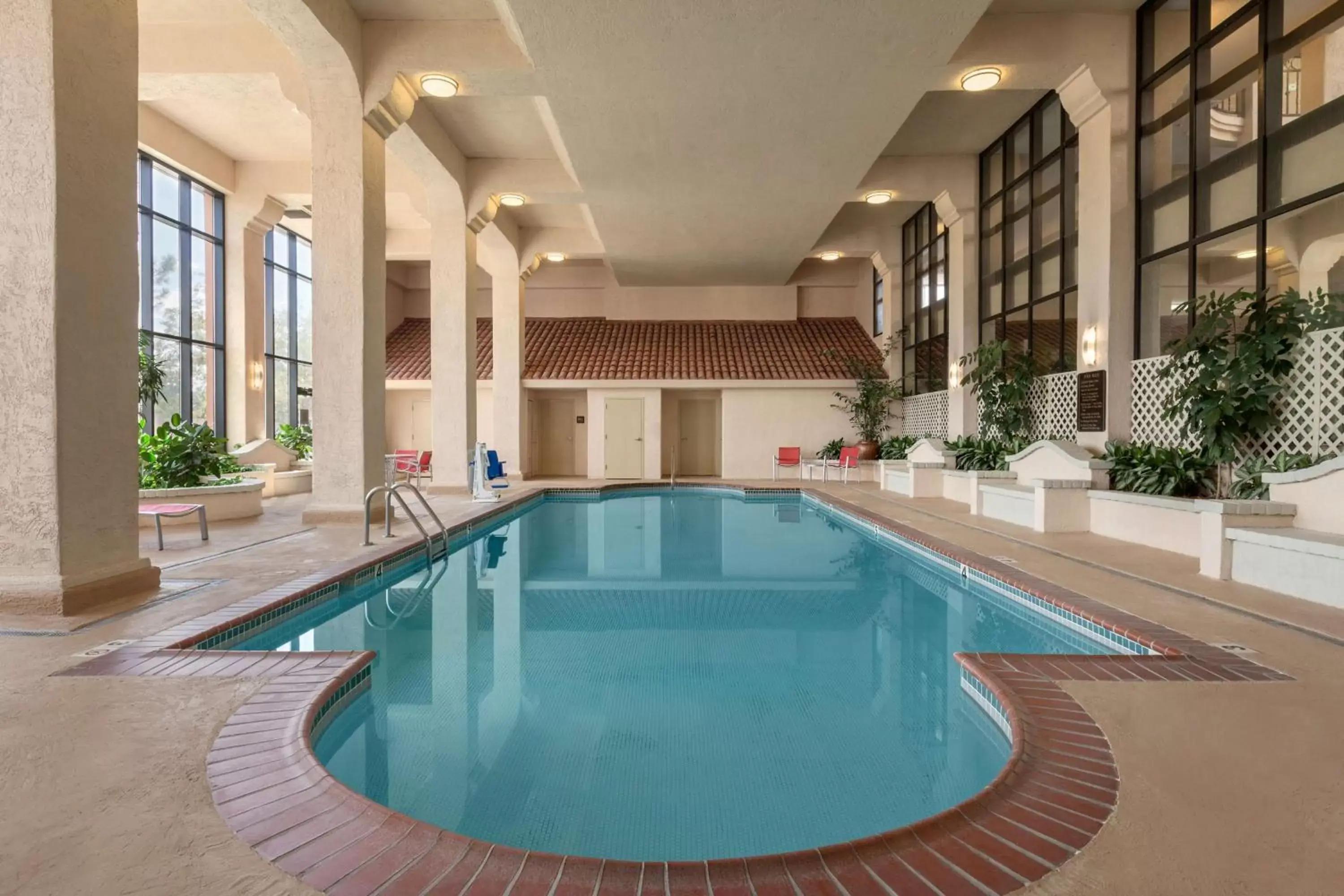 Pool view, Swimming Pool in Embassy Suites Baton Rouge