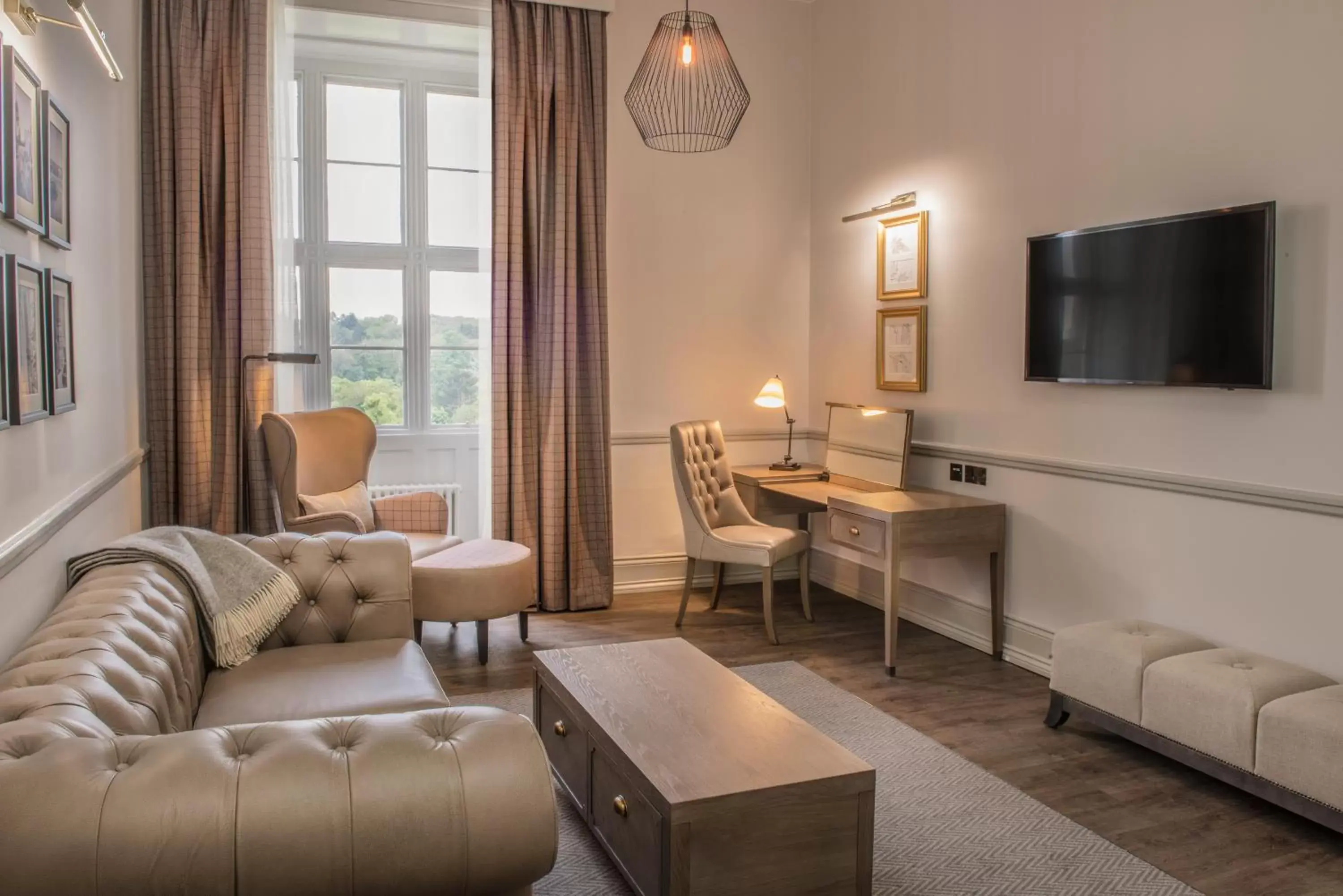 Bedroom, Seating Area in De Vere Latimer Estate