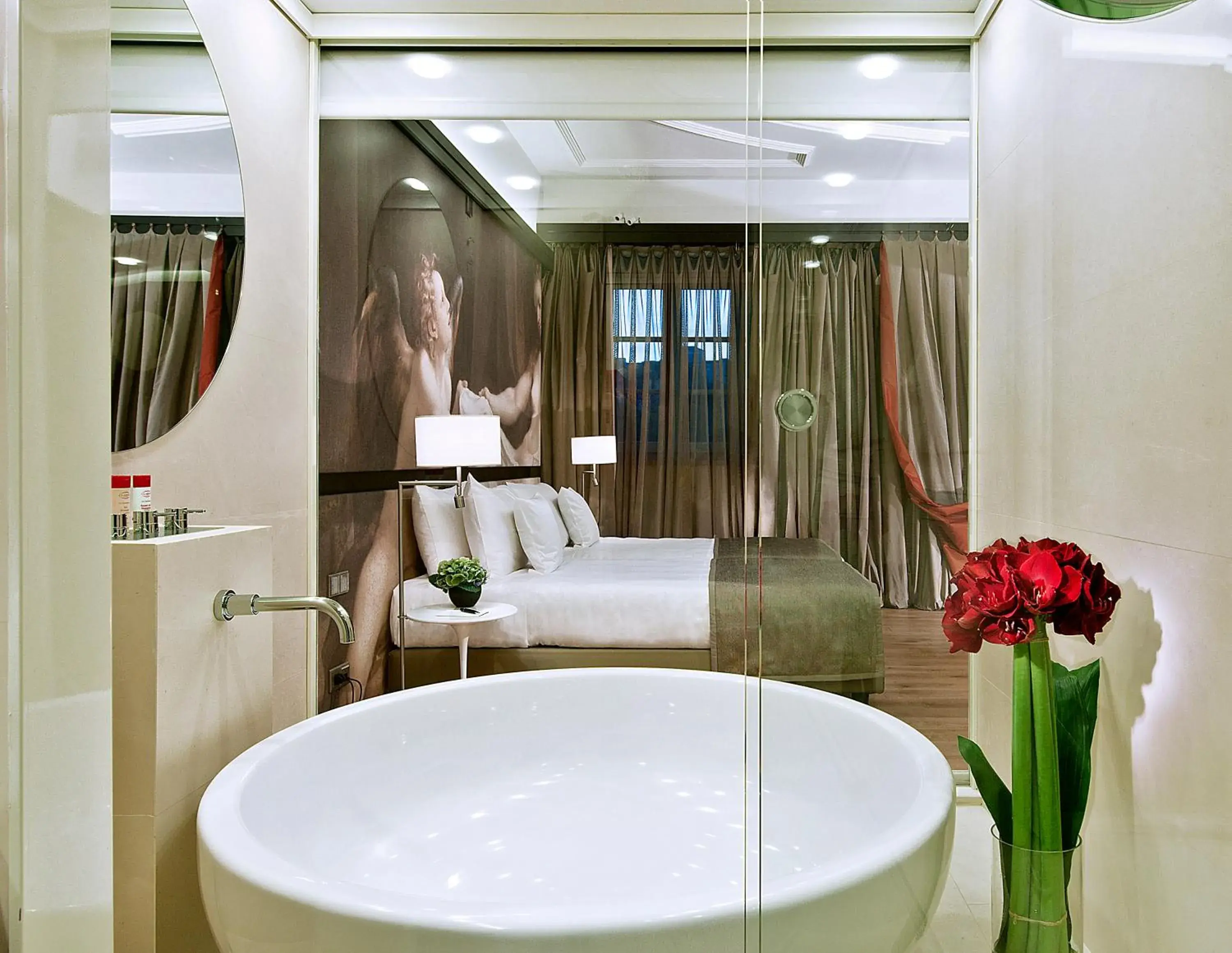 Bed, Bathroom in Villa Agrippina Gran Meliá - The Leading Hotels of the World