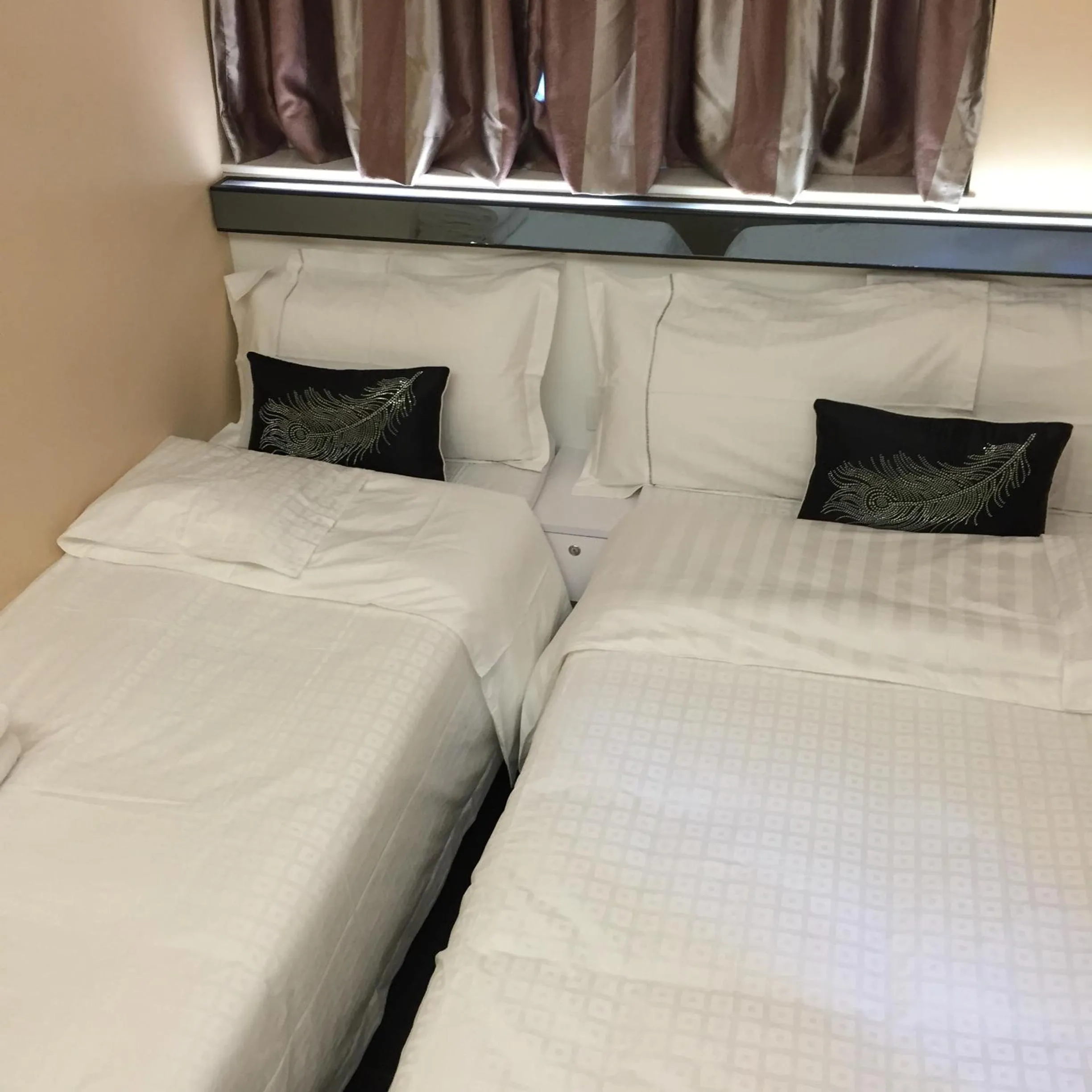 Bed in Seasons Hotel - Causeway Bay