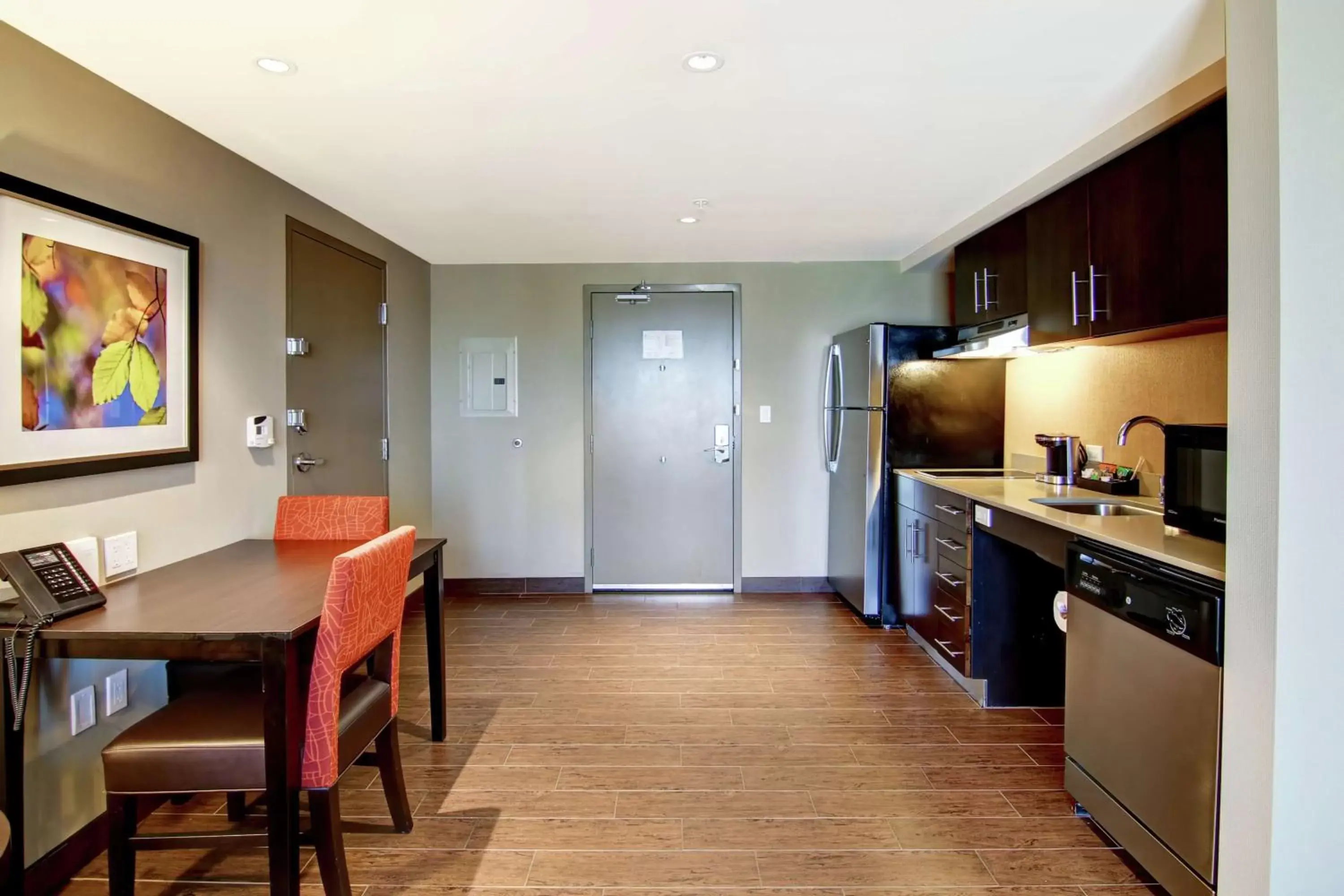 Kitchen or kitchenette, Kitchen/Kitchenette in Homewood Suites by Hilton Toronto-Ajax