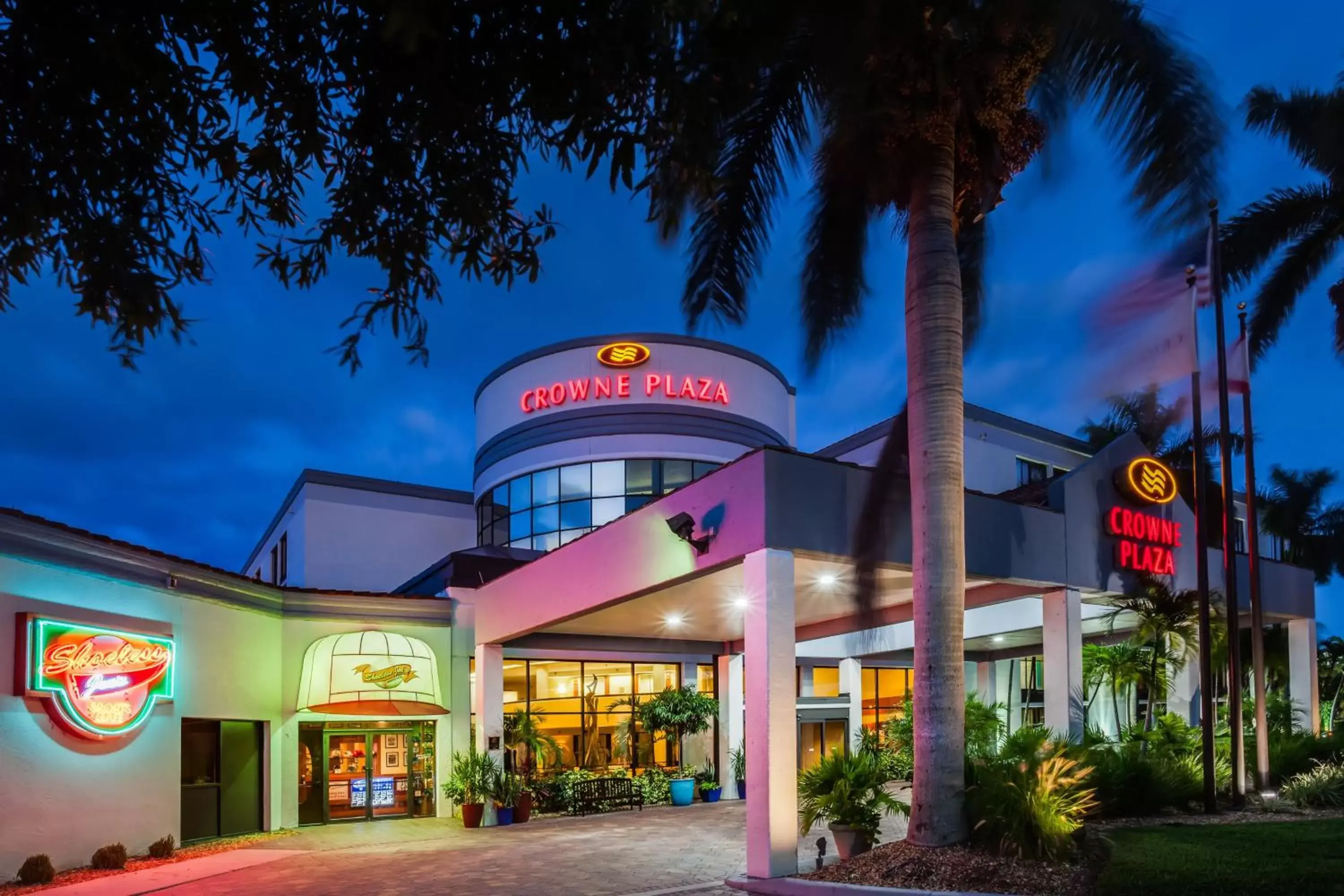 Property Building in Crowne Plaza Hotel Fort Myers at Bell Tower Shops, an IHG Hotel