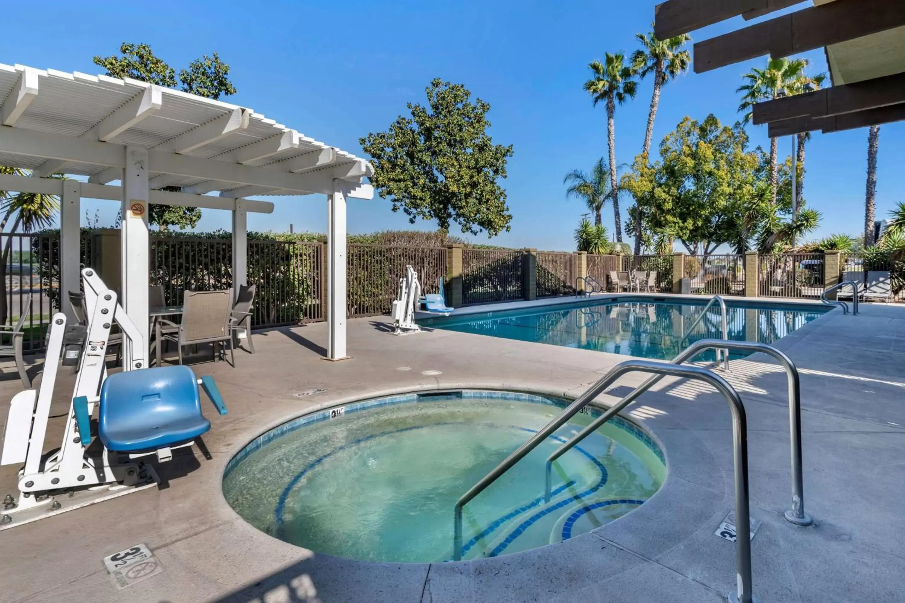 Swimming Pool in Best Western Orchard Inn