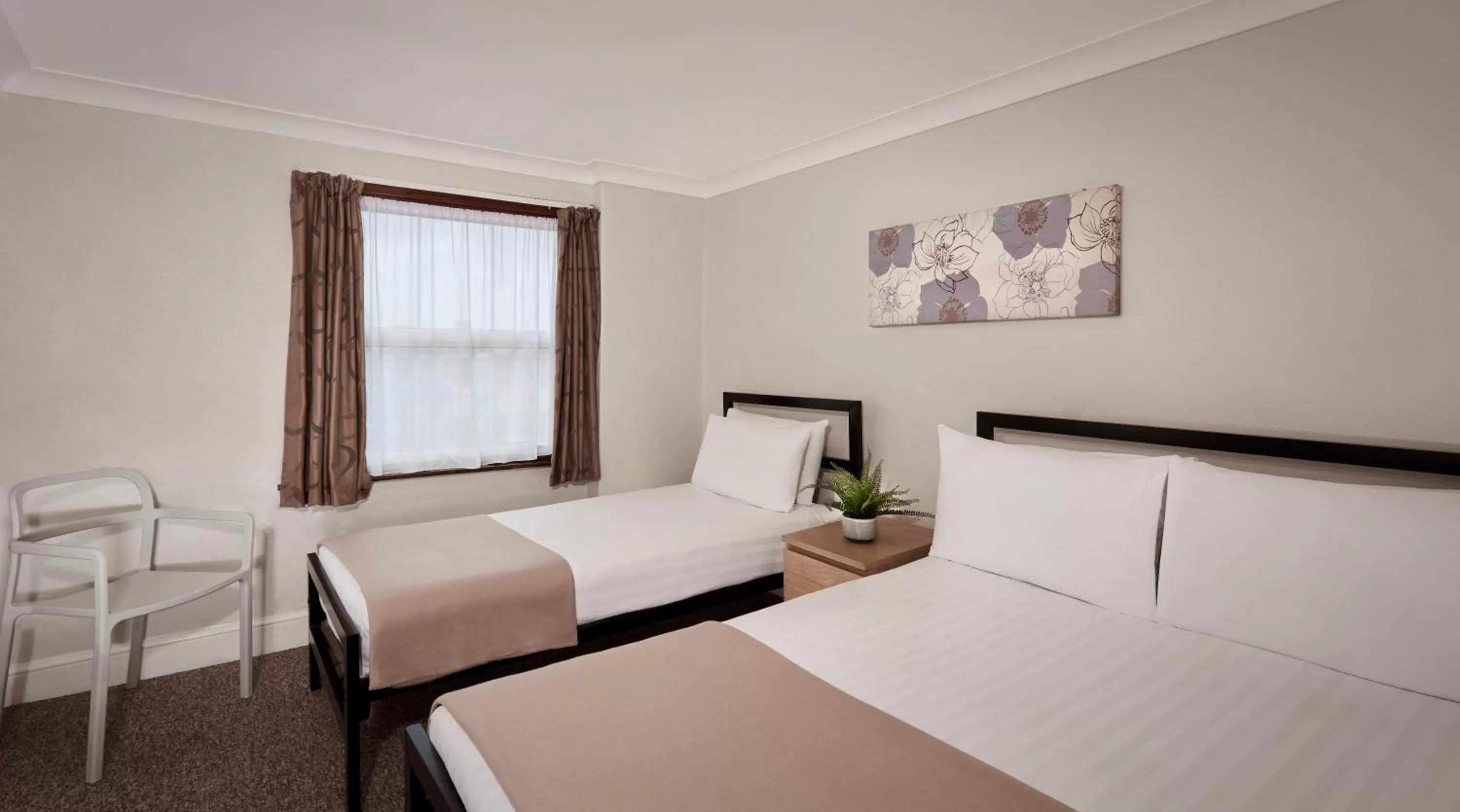 Bedroom, Bed in Lords Hotel