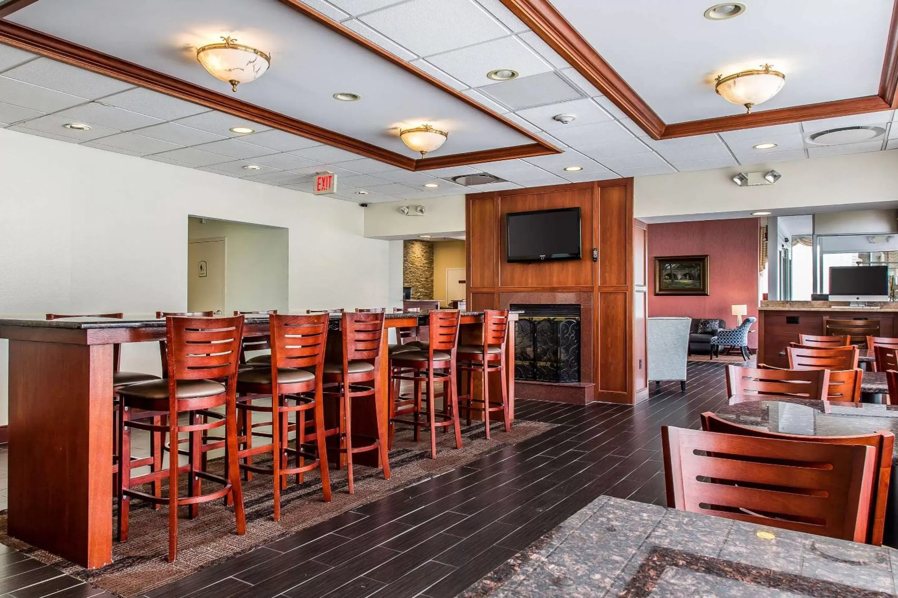 Restaurant/places to eat in Clarion Hotel & Suites Hamden - New Haven Restaurant/places to eat in Clarion Hotel & Suites Hamden - New Haven