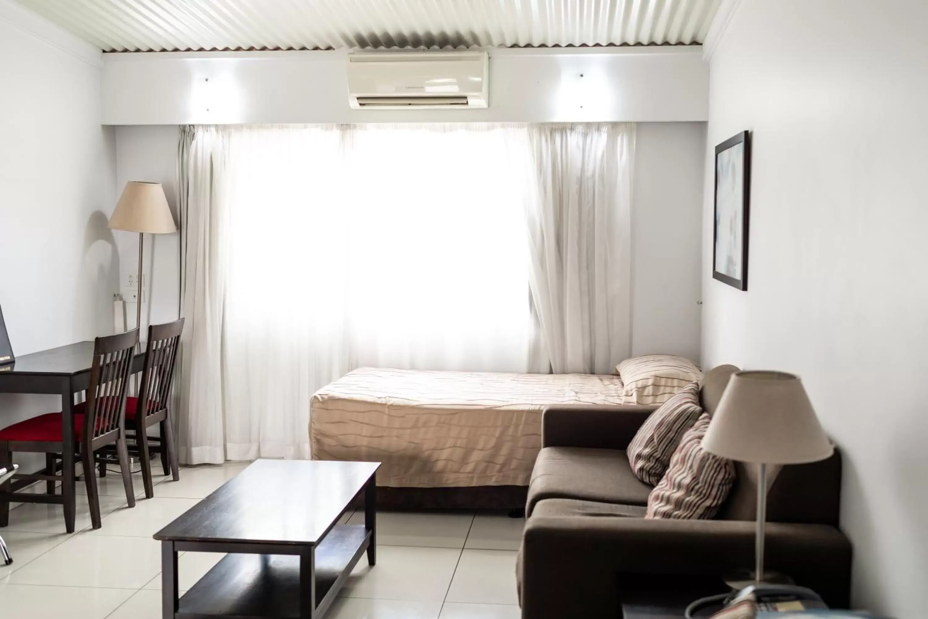 Photo of the whole room, Bed in Route 66 Motor Inn