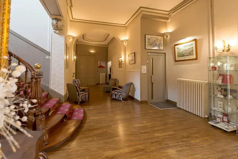 Lobby or reception in Hotel Regina Bordeaux Gare Saint-Jean