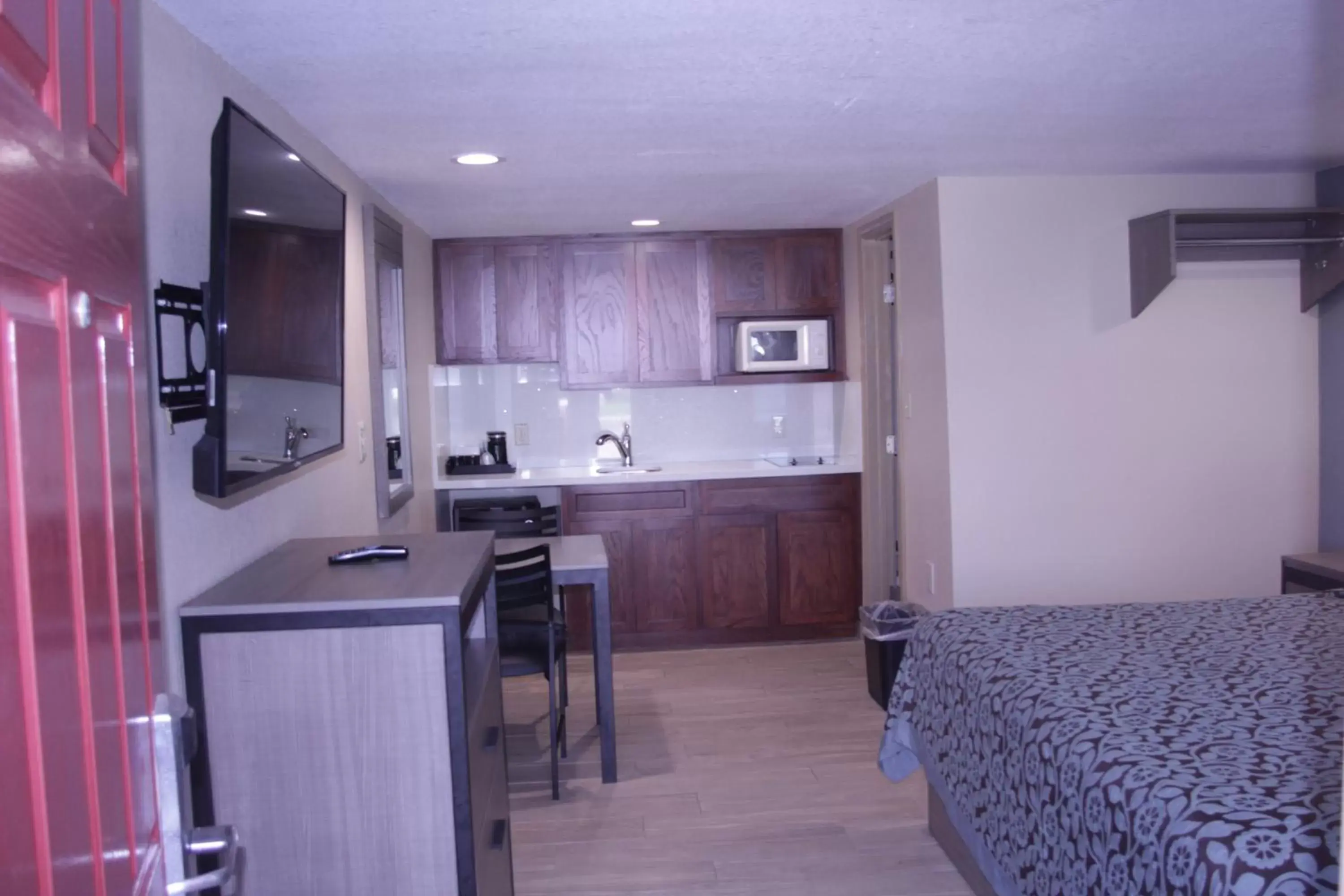 Kitchen or kitchenette, Kitchen/Kitchenette in Americas Best Value Inn Port Aransas