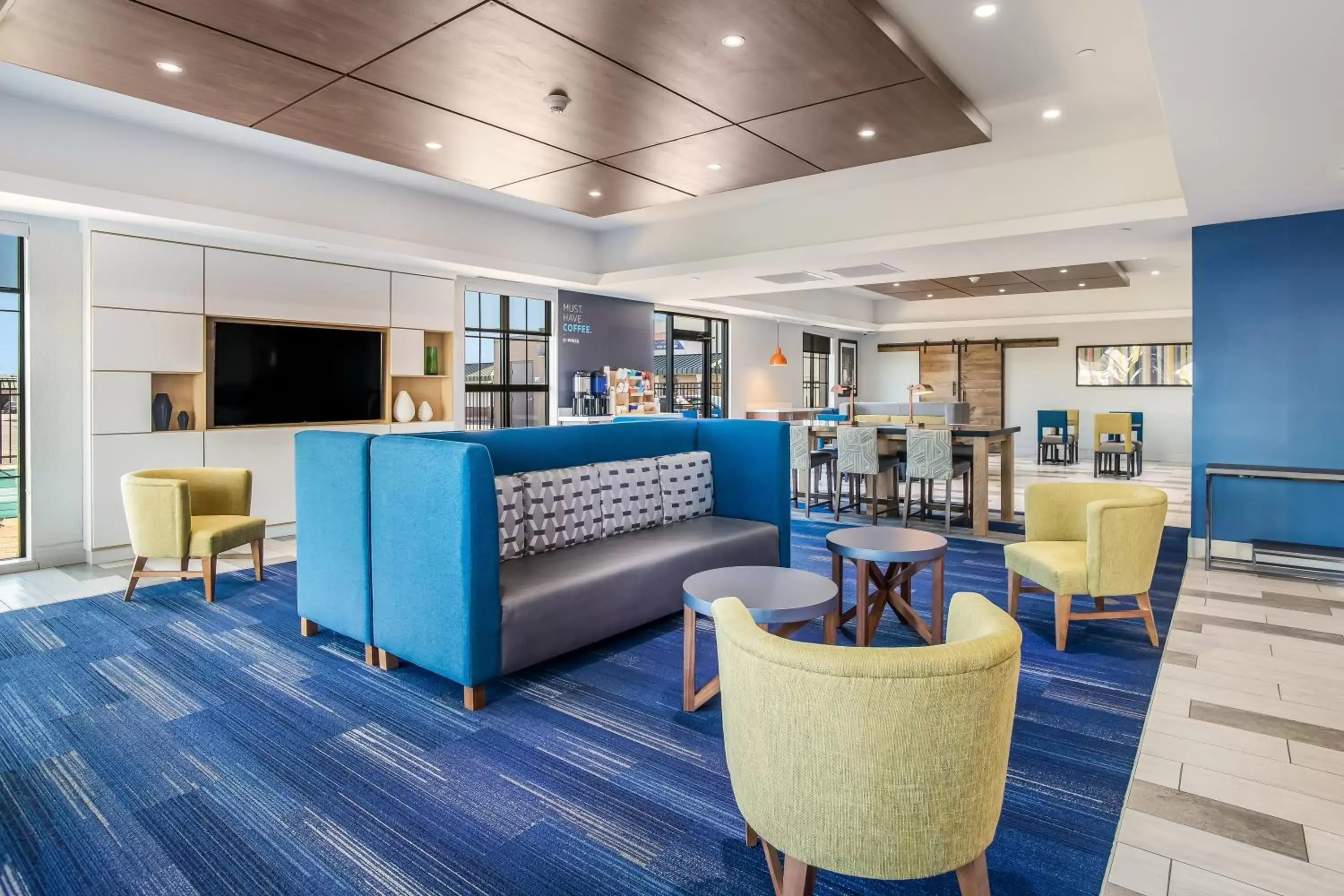 Lobby or reception in Holiday Inn Express & Suites Tulsa East - Catoosa, an IHG Hotel