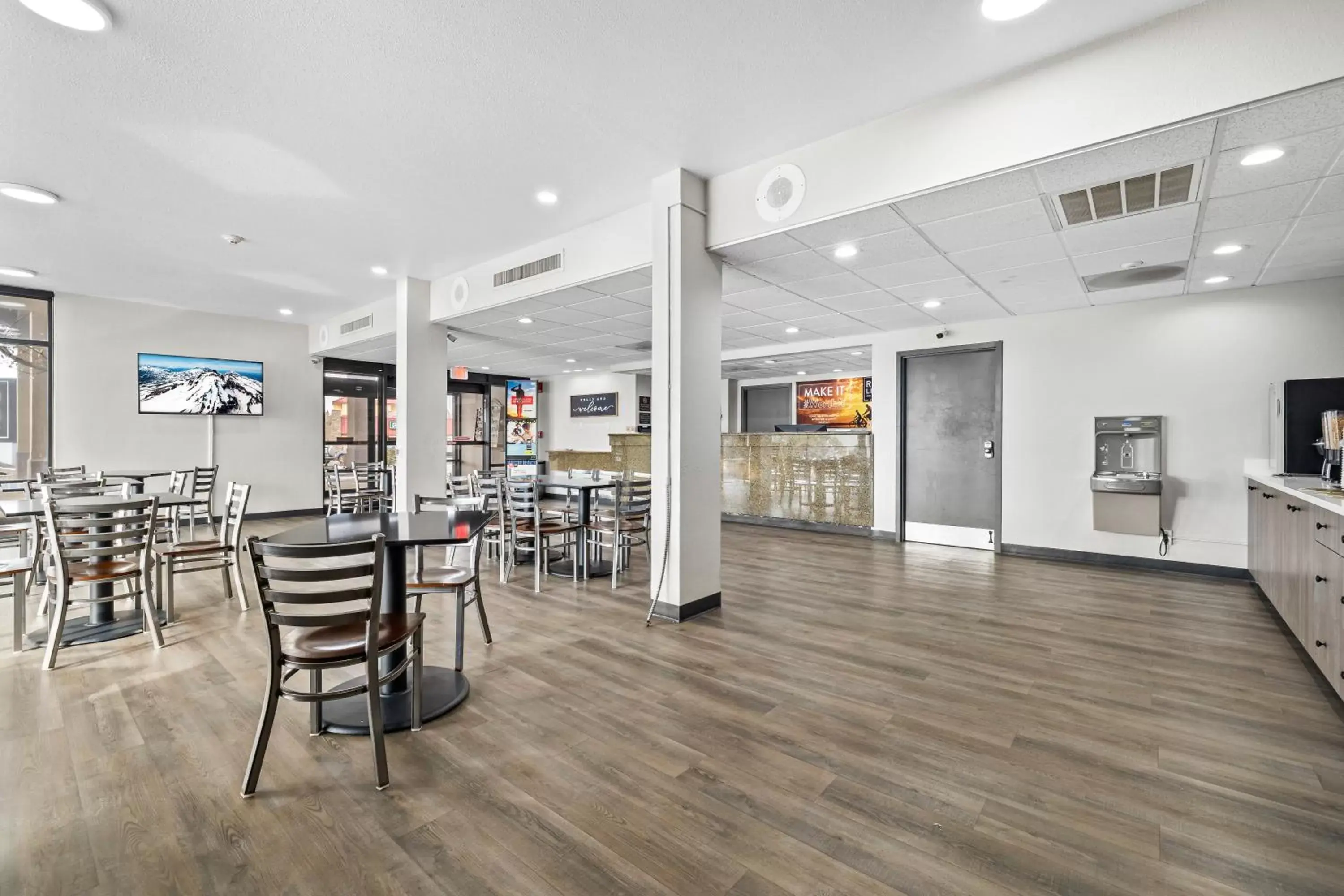 Lobby or reception in Red Lion Inn & Suites Deschutes River - Bend Lobby or reception in Red Lion Inn & Suites Deschutes River - Bend