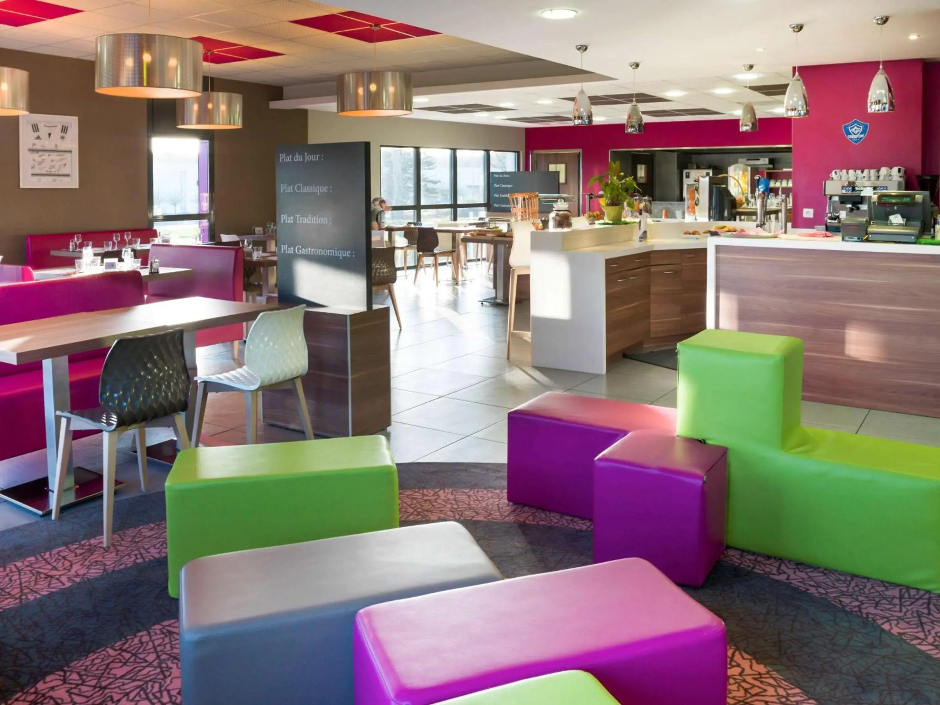 Lounge or bar, Restaurant/Places to Eat in ibis Styles Castres