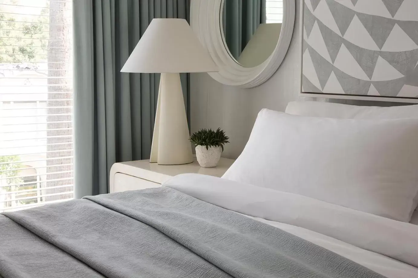 Bed in Avalon Hotel Beverly Hills, a Member of Design Hotels