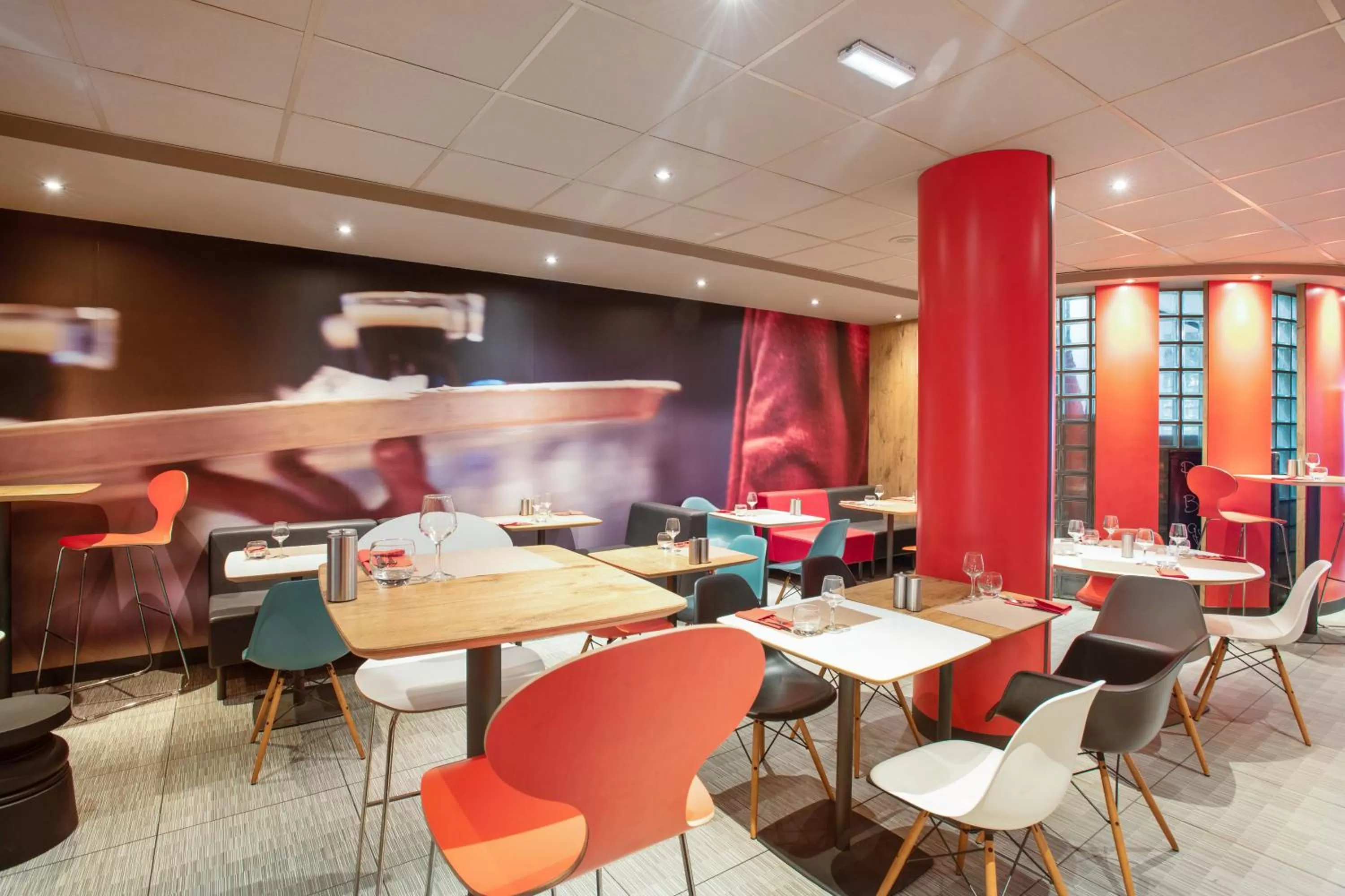 Restaurant/places to eat in ibis Lorient Centre Gare