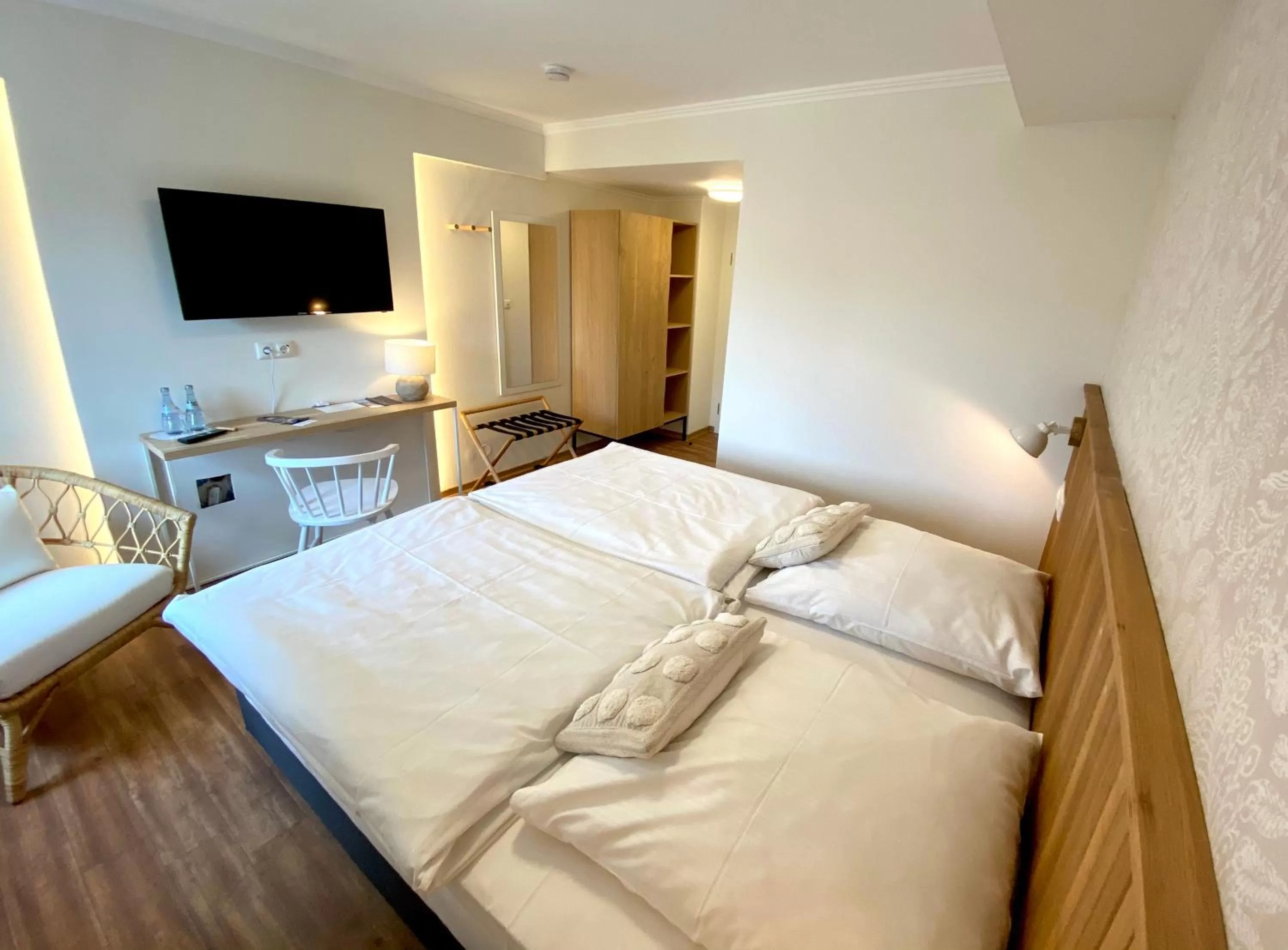 Photo of the whole room, Bed in Hotel Deutsches Haus