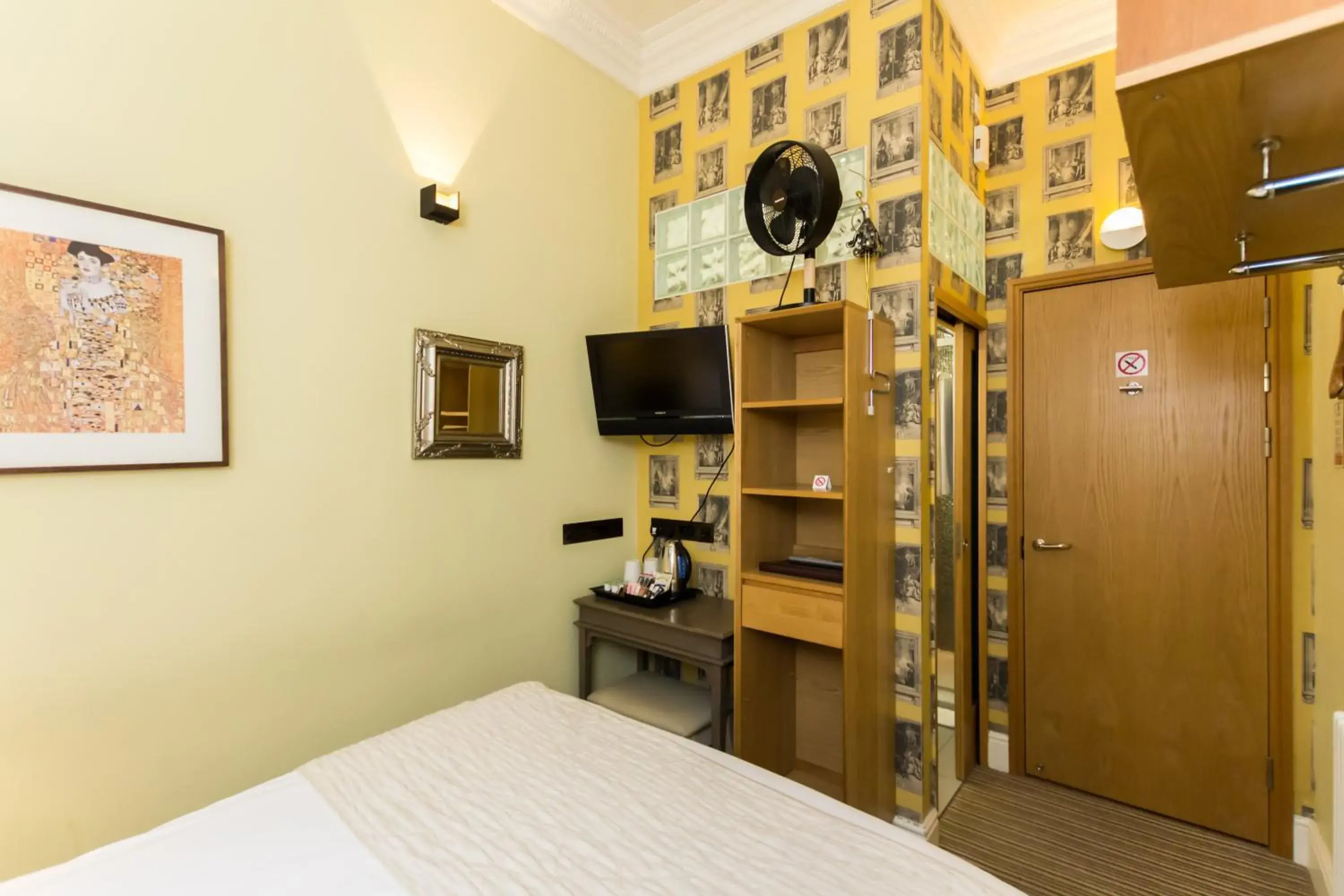 Bedroom, TV/Entertainment Center in Arosfa Hotel London by Compass Hospitality