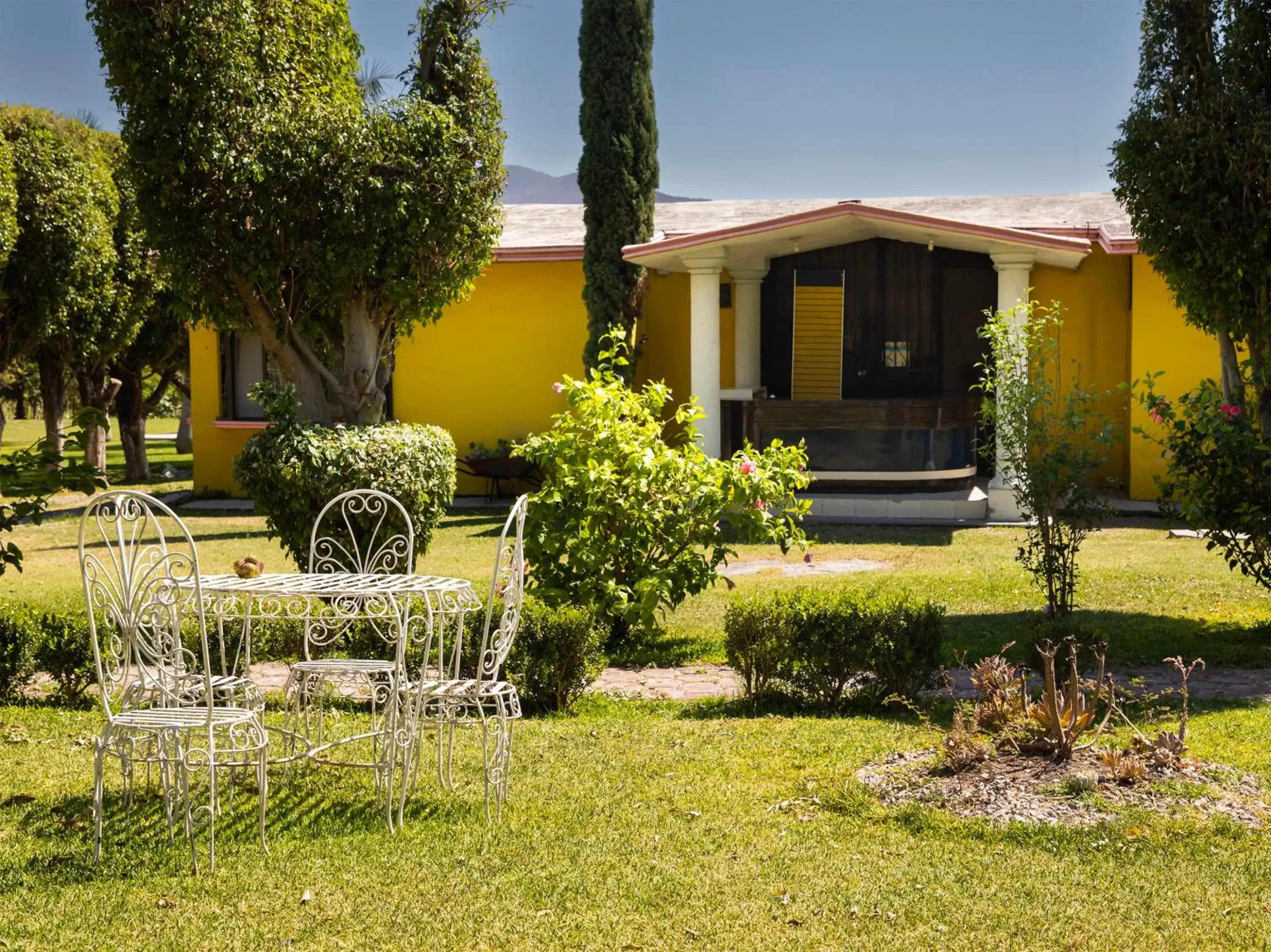 Property building, Garden in Villas El Paraiso
