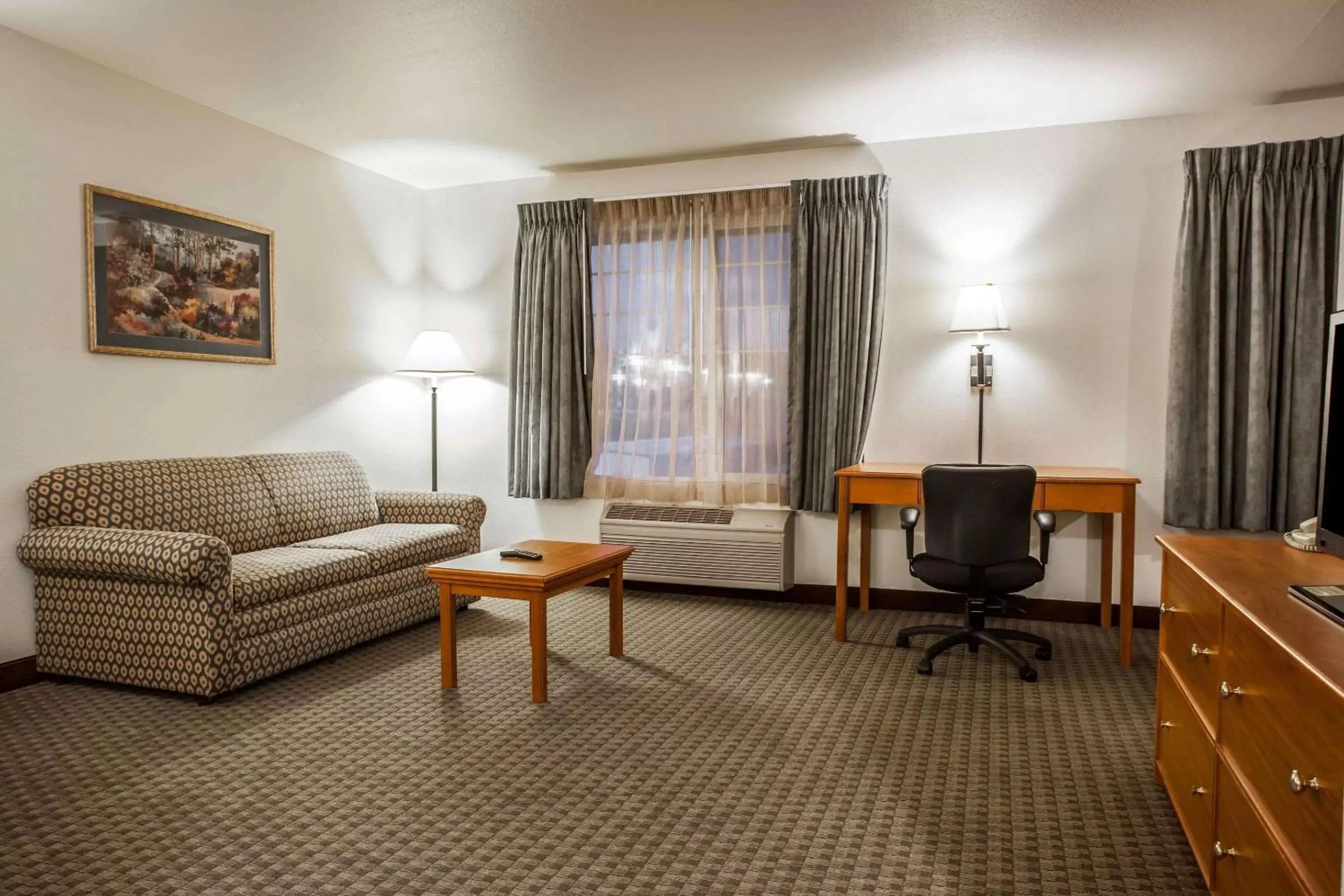 Bedroom, Seating Area in Quality Inn & Suites Federal Way - Seattle