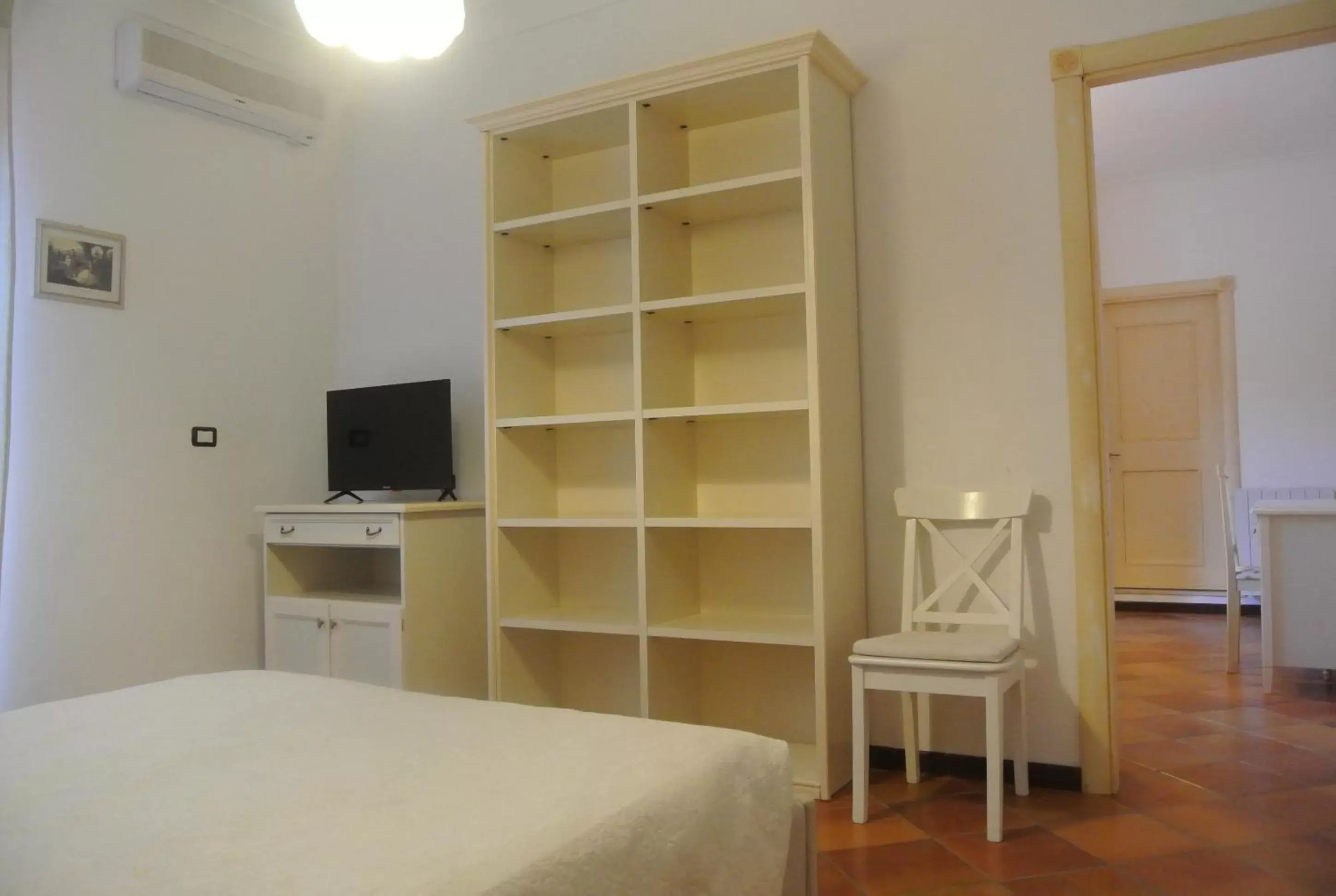 Bedroom, TV/Entertainment Center in Villa Carlotta Resort