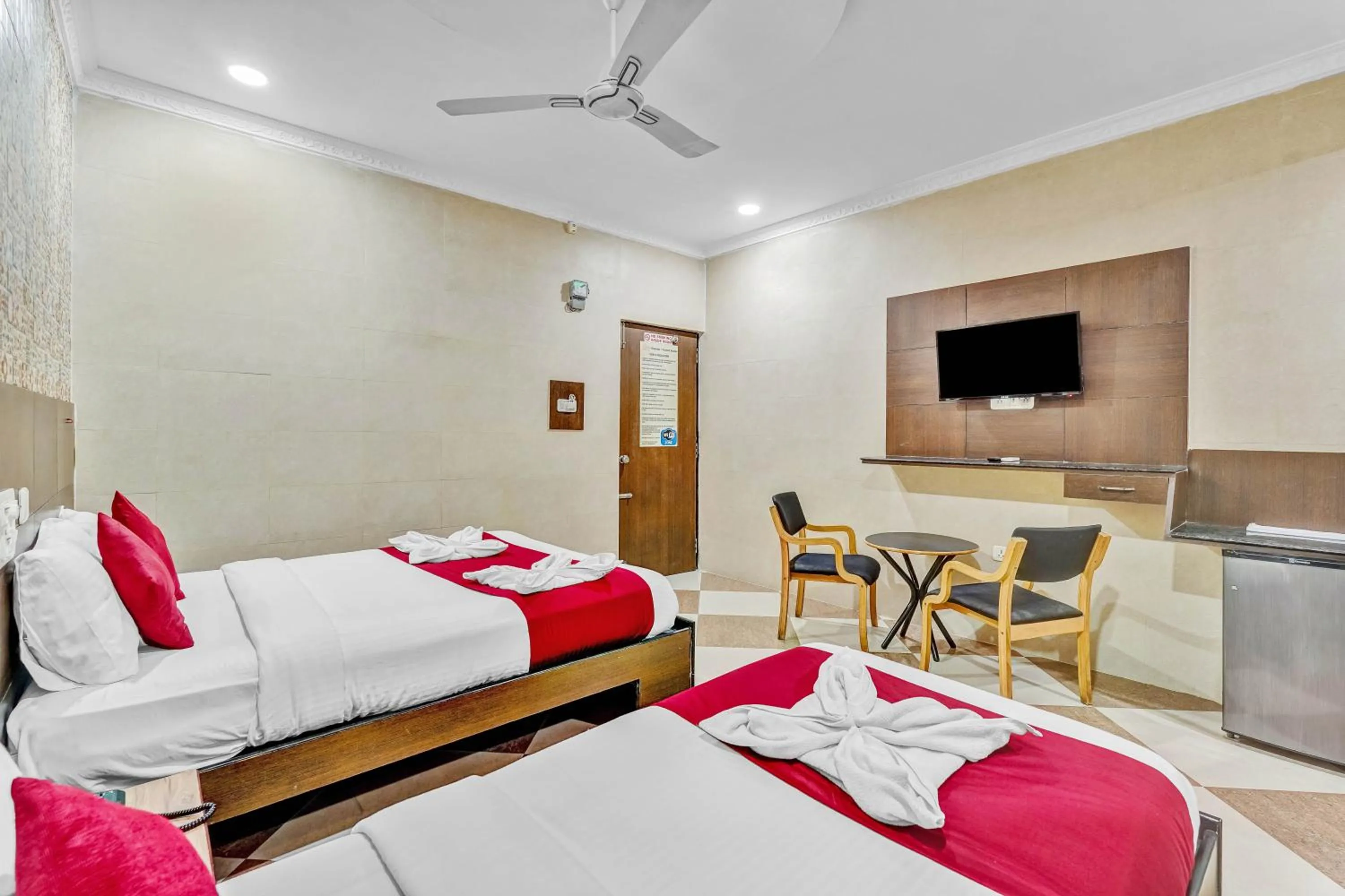 Bed in Season 4 Residences - Teynampet Near Apollo Hospital ,Balaji Dental, US Consulate