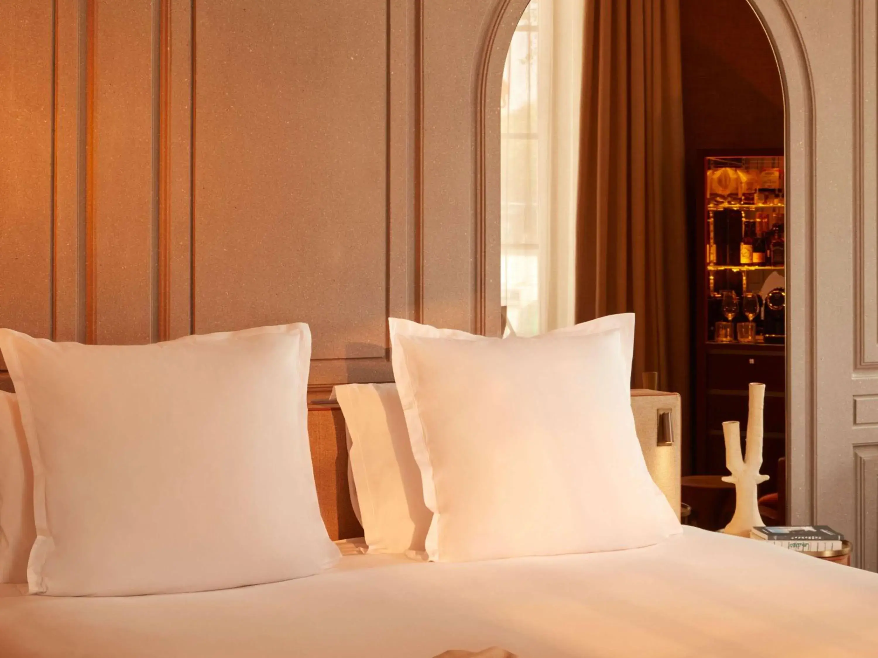 Bedroom, Bed in Mondrian Bordeaux Hotel des Carmes