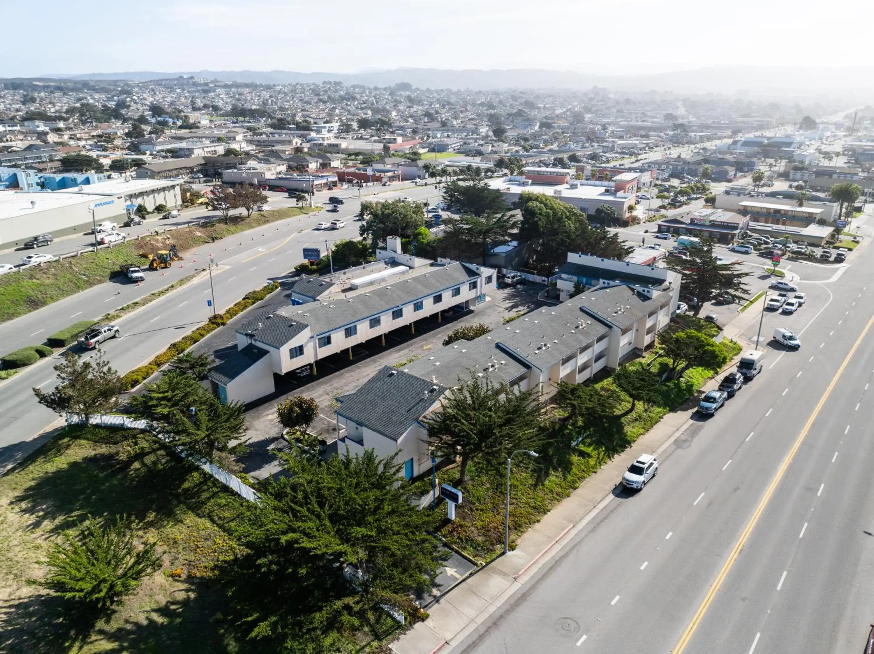 Property building in Bay Breeze Inn Property building in Bay Breeze Inn
