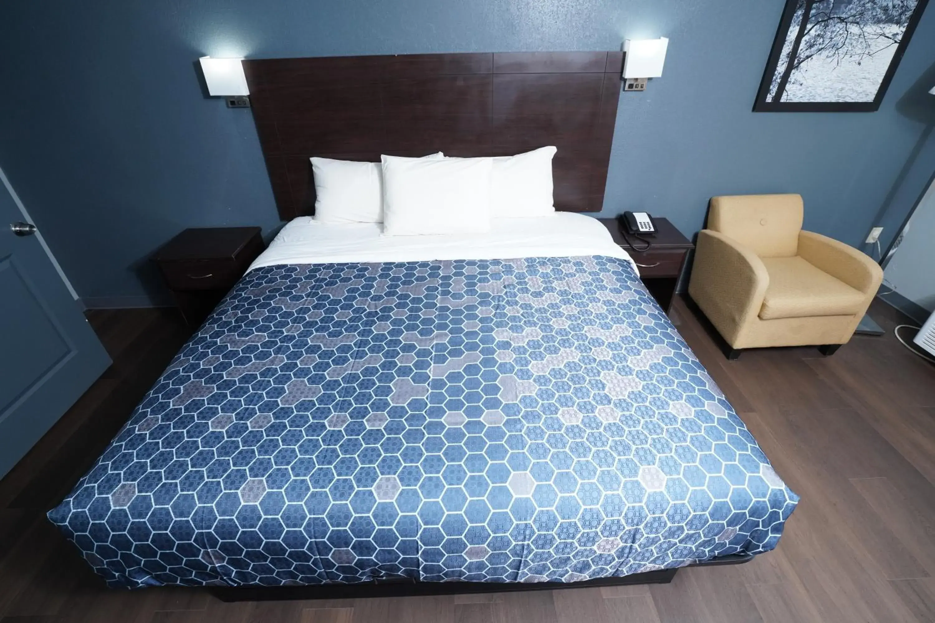 Photo of the whole room, Bed in Red Carpet Inn & Suites Photo of the whole room, Bed in Red Carpet Inn & Suites