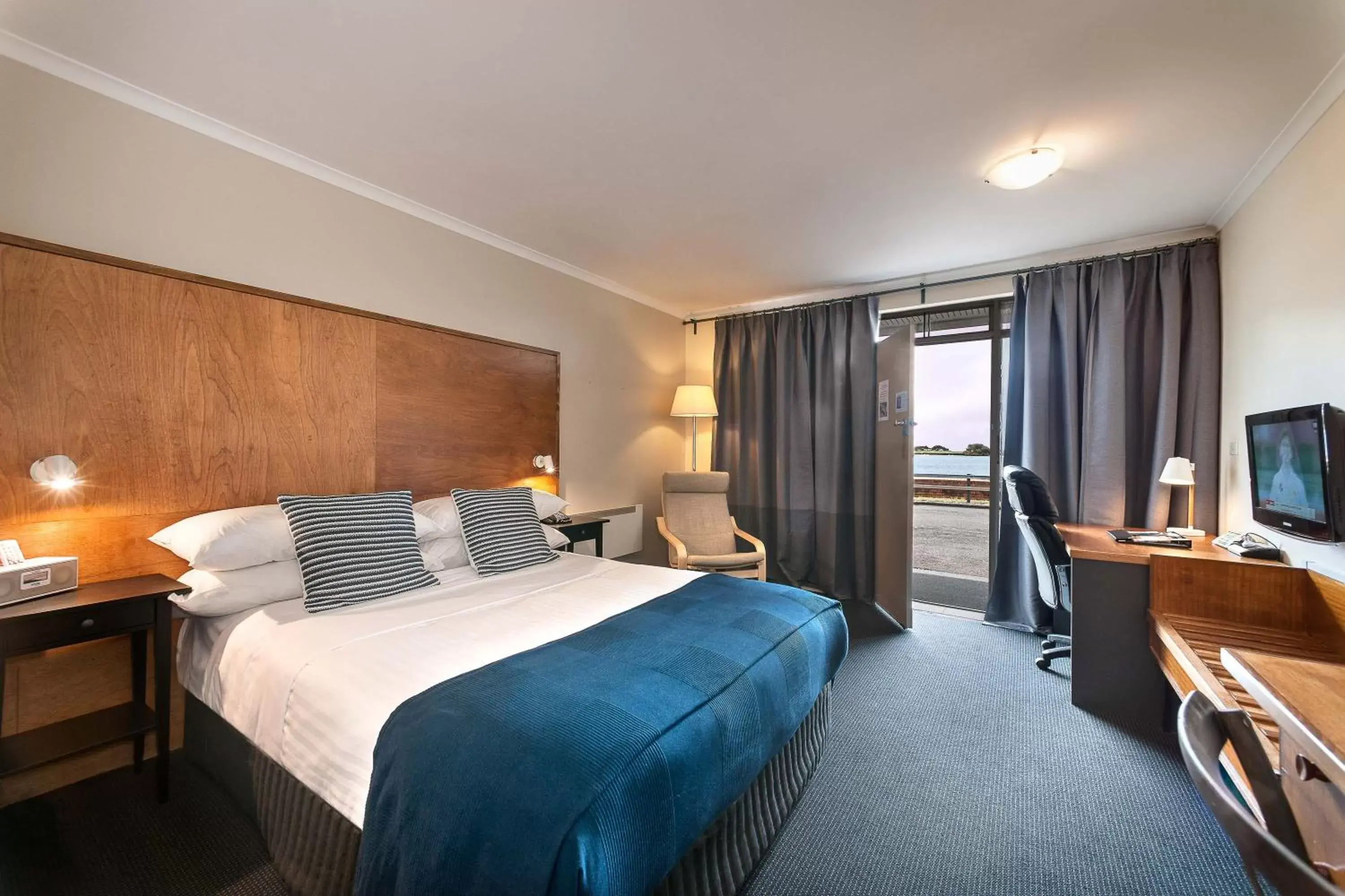 Photo of the whole room, Bed in Burnie Airport Motel