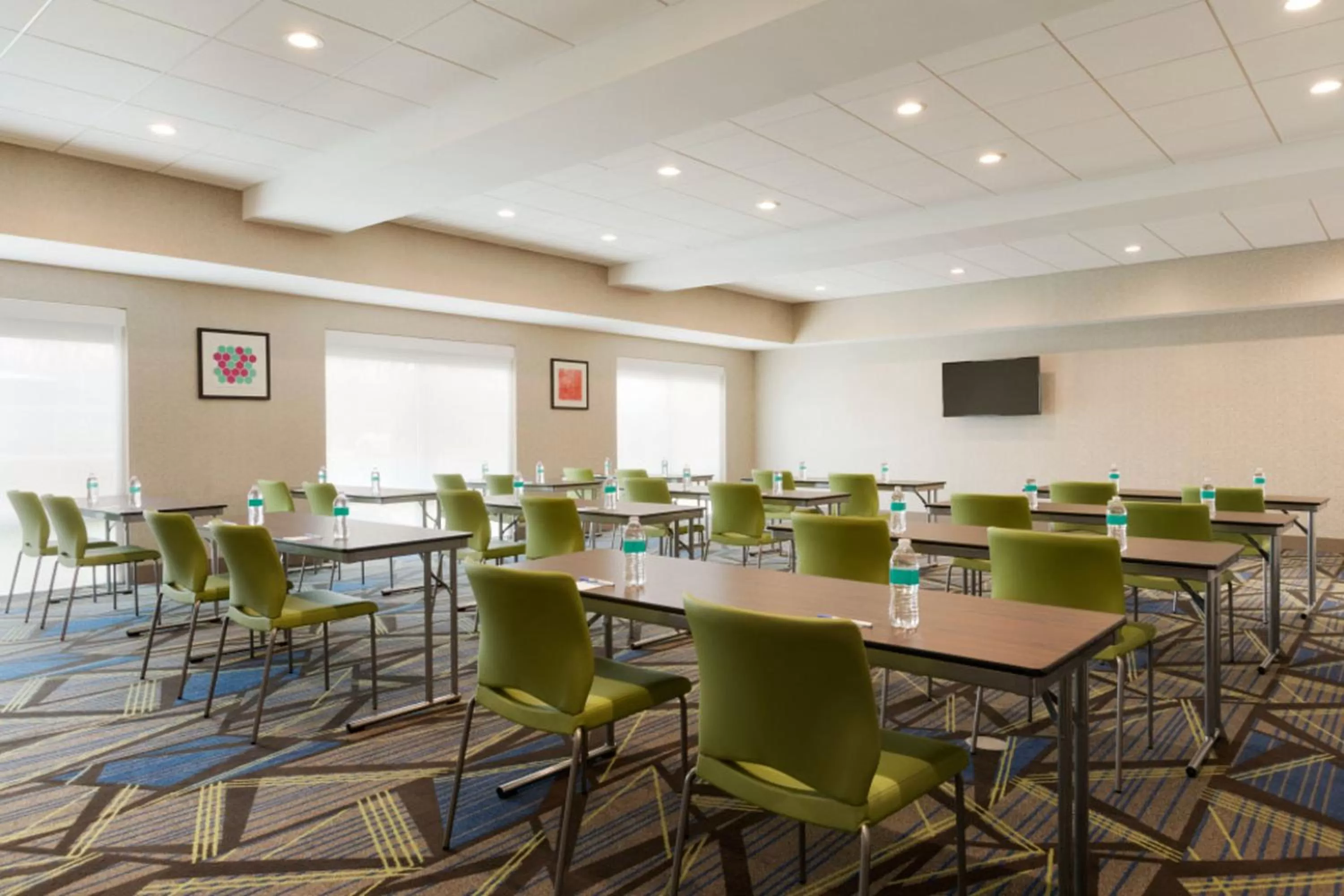 Meeting/conference room in Holiday Inn Express & Suites - Cincinnati NE - Red Bank Road by IHG