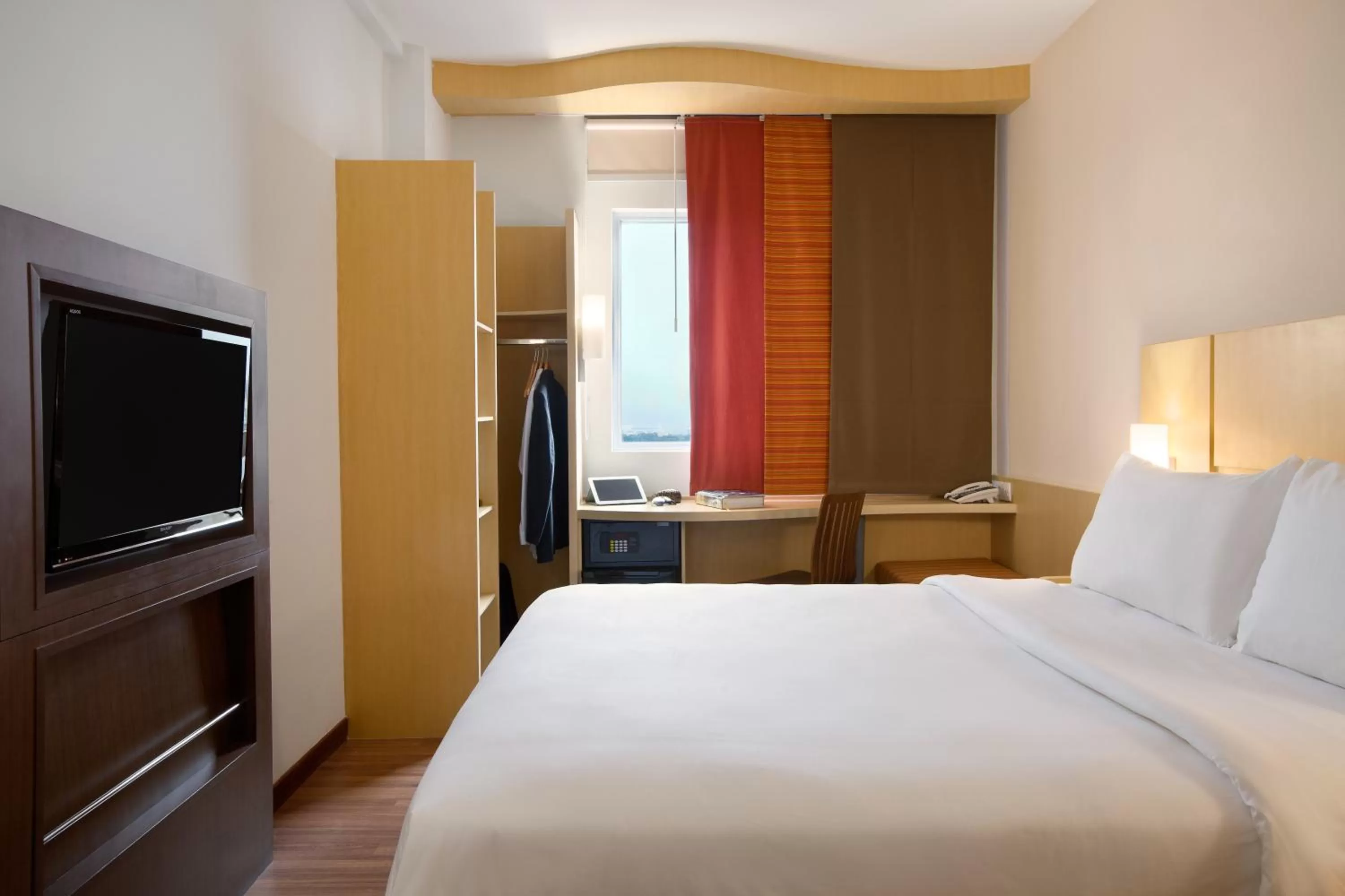 Bedroom, Bed in Ibis Bandung Pasteur