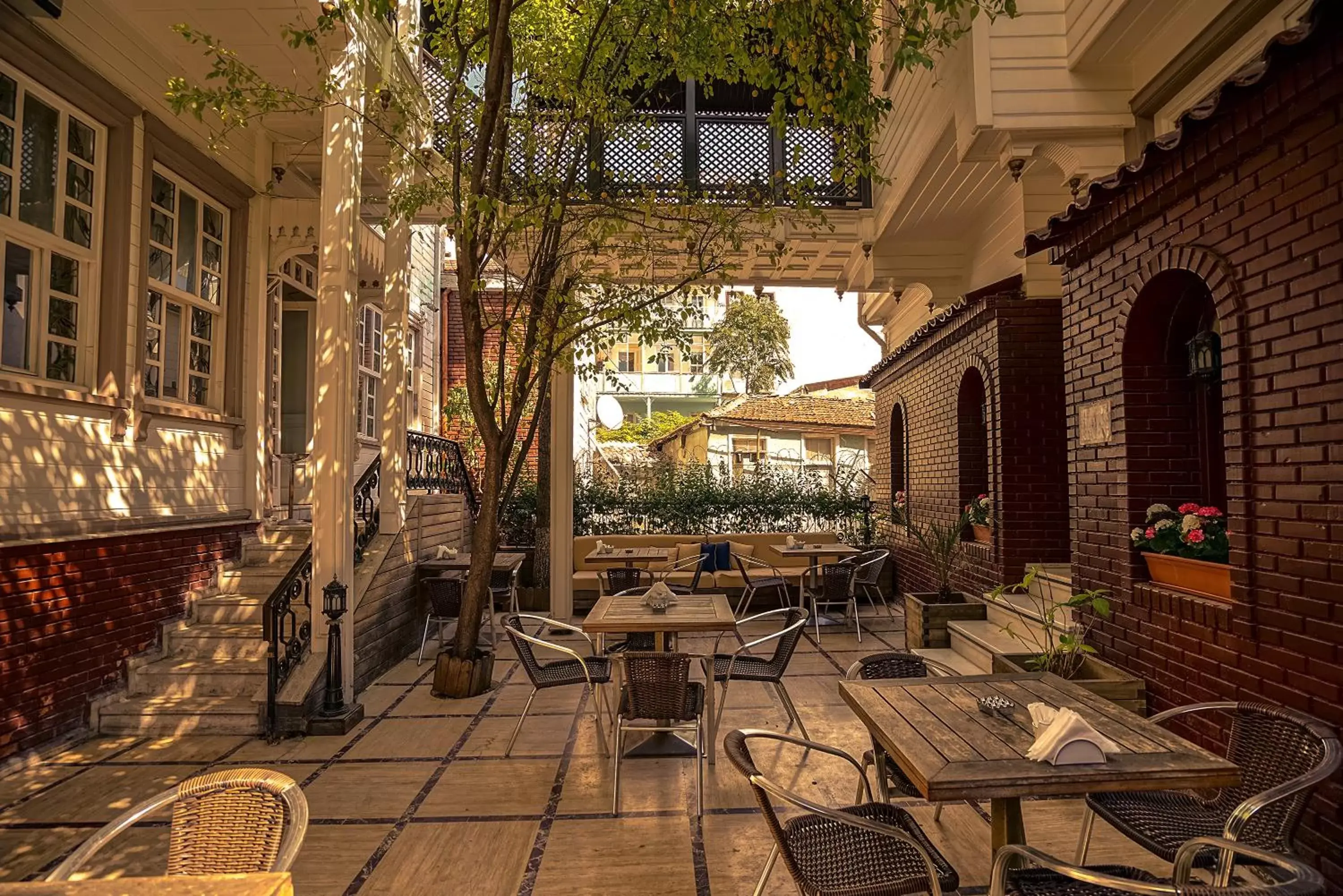 Garden, Restaurant/Places to Eat in Avicenna Hotel Sultanahmet