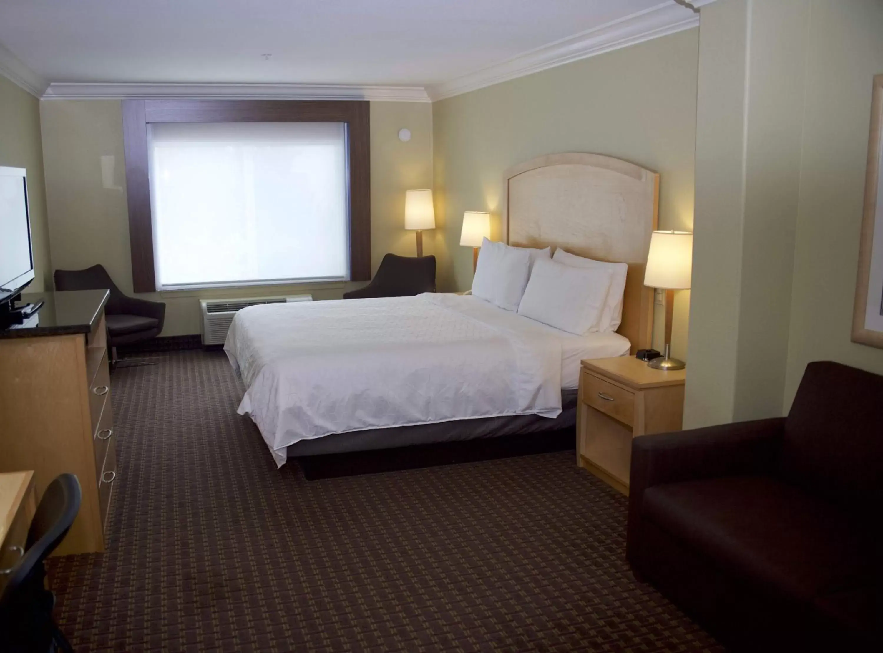 Photo of the whole room, Bed in Holiday Inn Express Hotel & Suites Vacaville, an IHG Hotel
